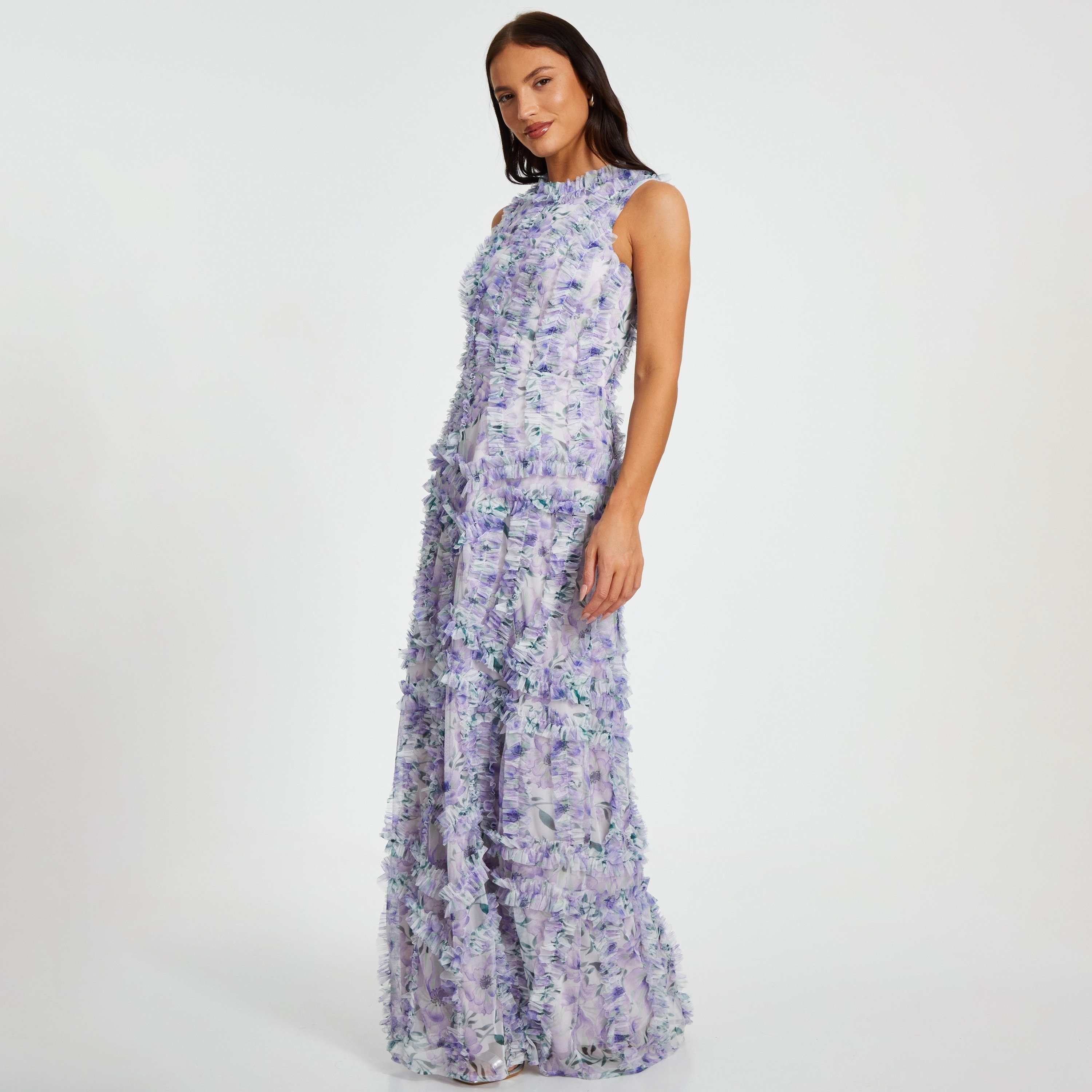 فستان ماكسي كريمي اللون للنساء مع كشكشة زهرية ورقبة مكشكشة من كويز-women-clothing-dresses-image-2