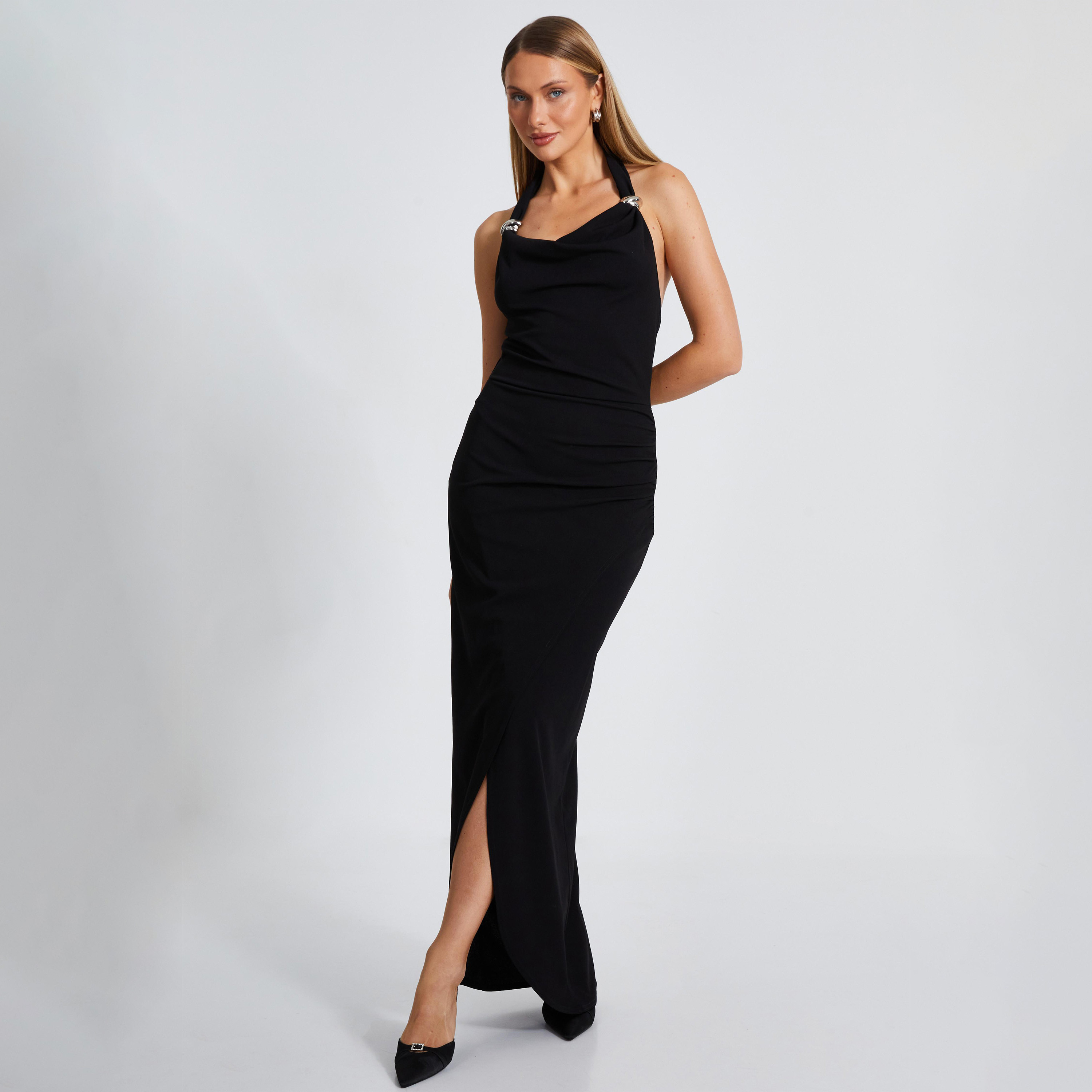 كويز-  فستان ماكسي أسود من قماش الكريب سكوبا مع إبزيم وياقة بدون أكمام-women-clothing-dresses-image-1