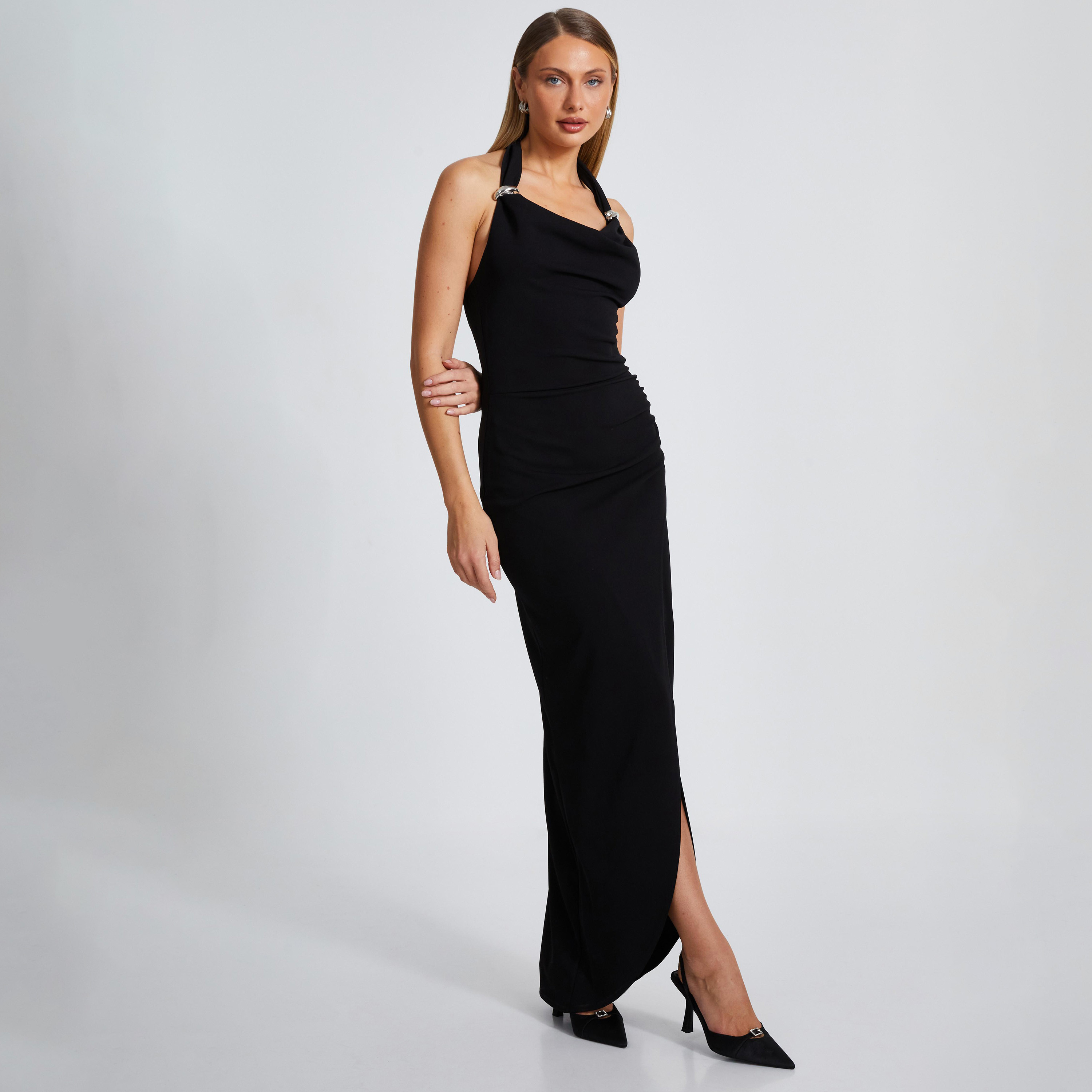 كويز-  فستان ماكسي أسود من قماش الكريب سكوبا مع إبزيم وياقة بدون أكمام-women-clothing-dresses-image-2