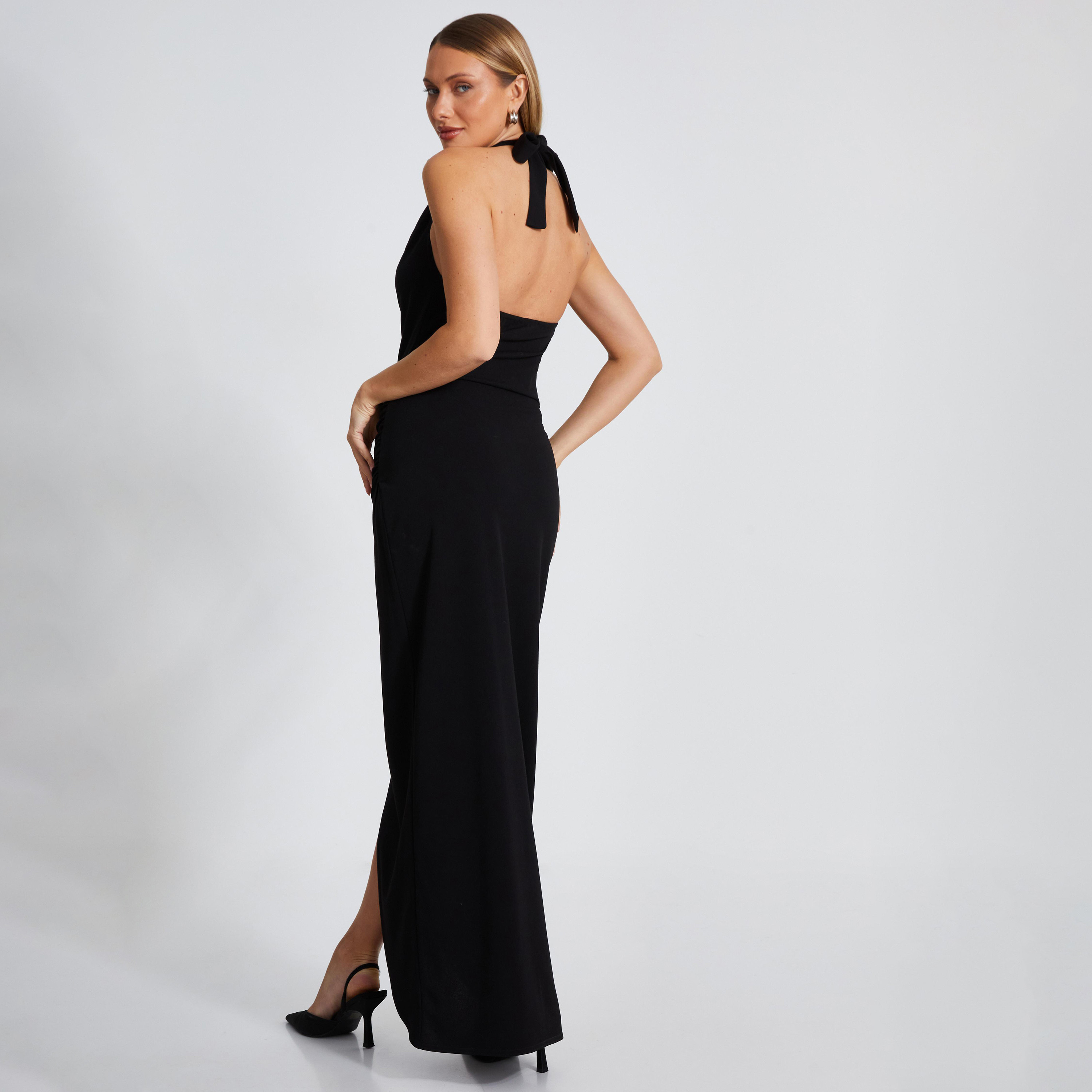 كويز-  فستان ماكسي أسود من قماش الكريب سكوبا مع إبزيم وياقة بدون أكمام-women-clothing-dresses-image-3