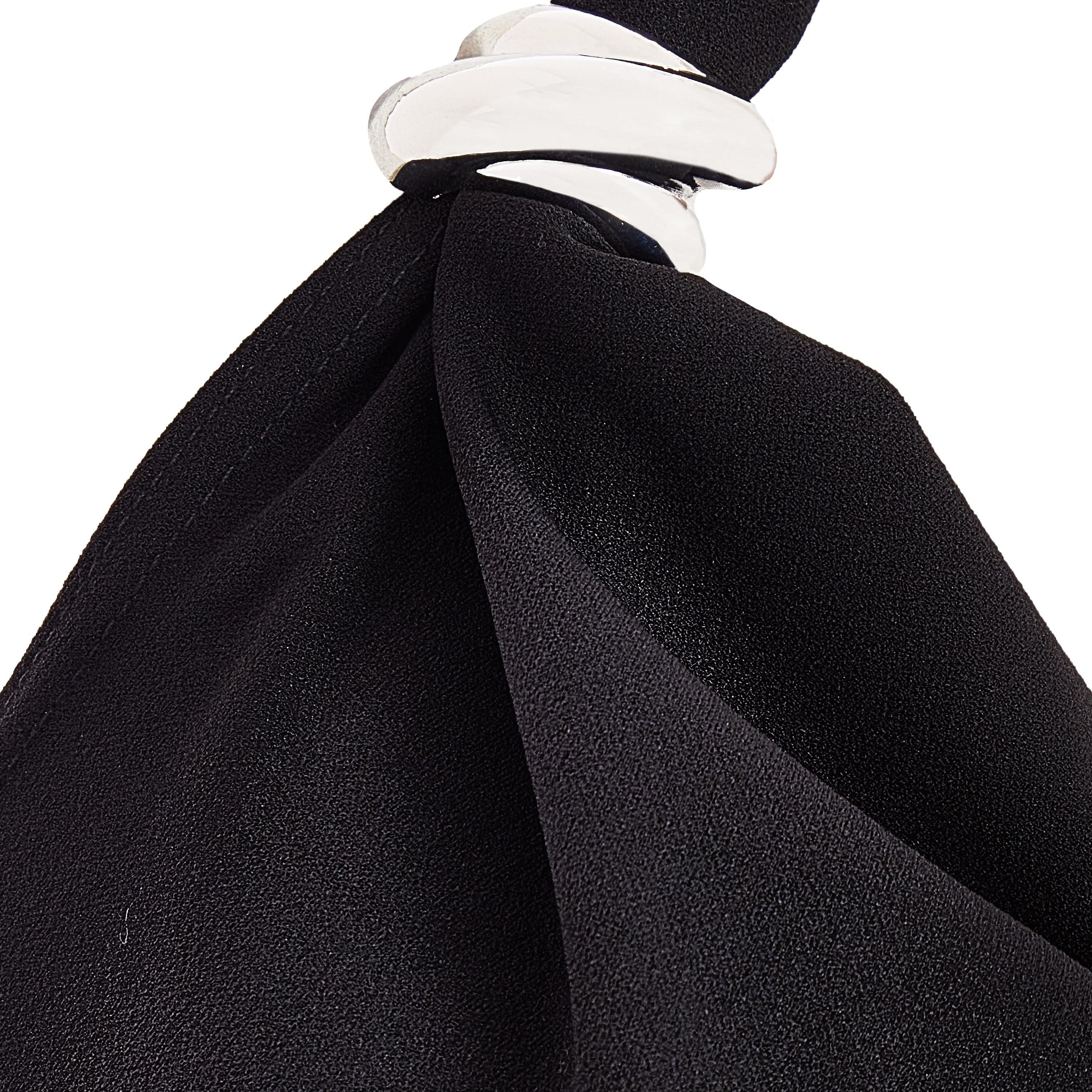 كويز-  فستان ماكسي أسود من قماش الكريب سكوبا مع إبزيم وياقة بدون أكمام-women-clothing-dresses-image-4