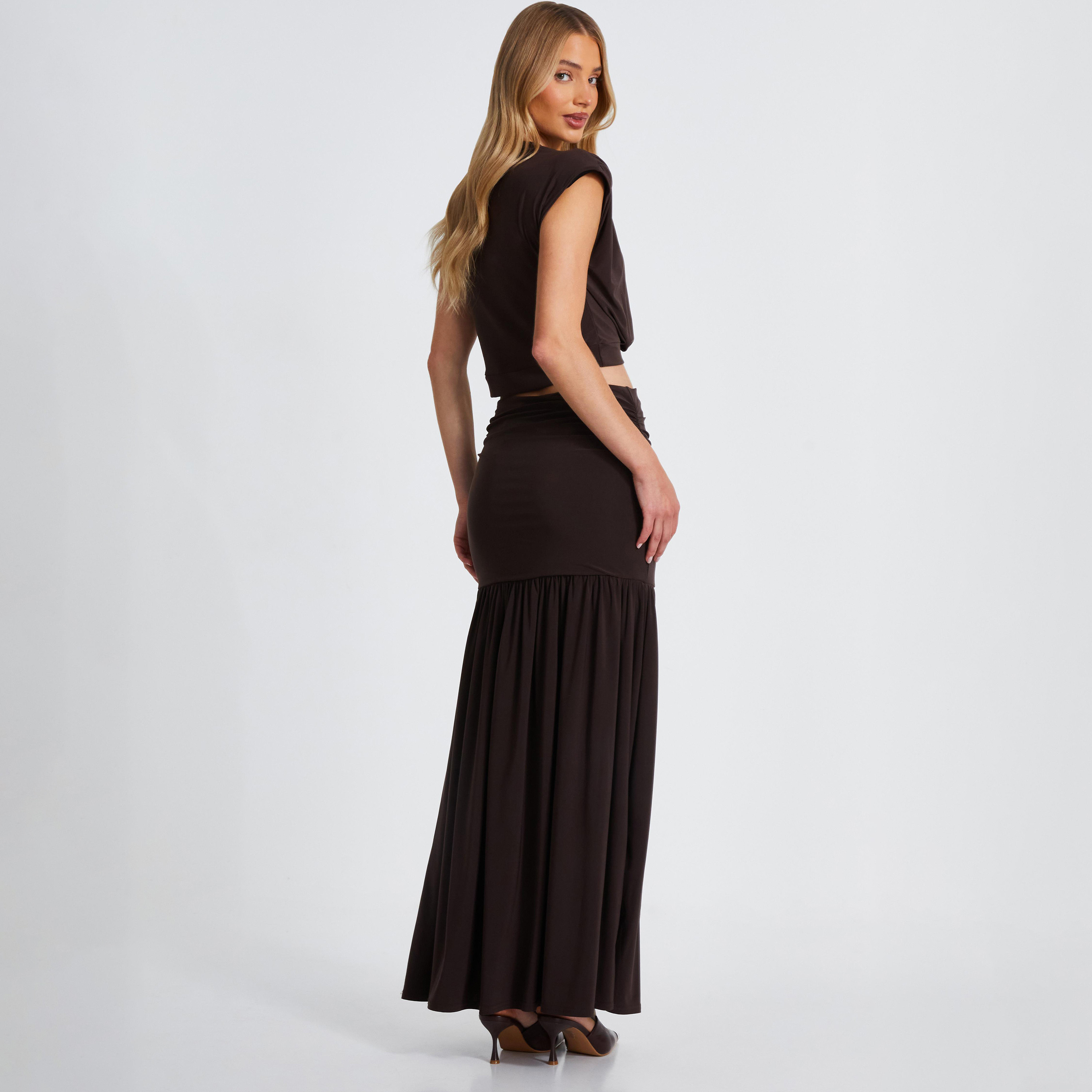 كويز-  تنورة ميداكسي (بطول متوسط) بنية اللون مع حاشية منسدلة-women-clothing-skirts-image-2