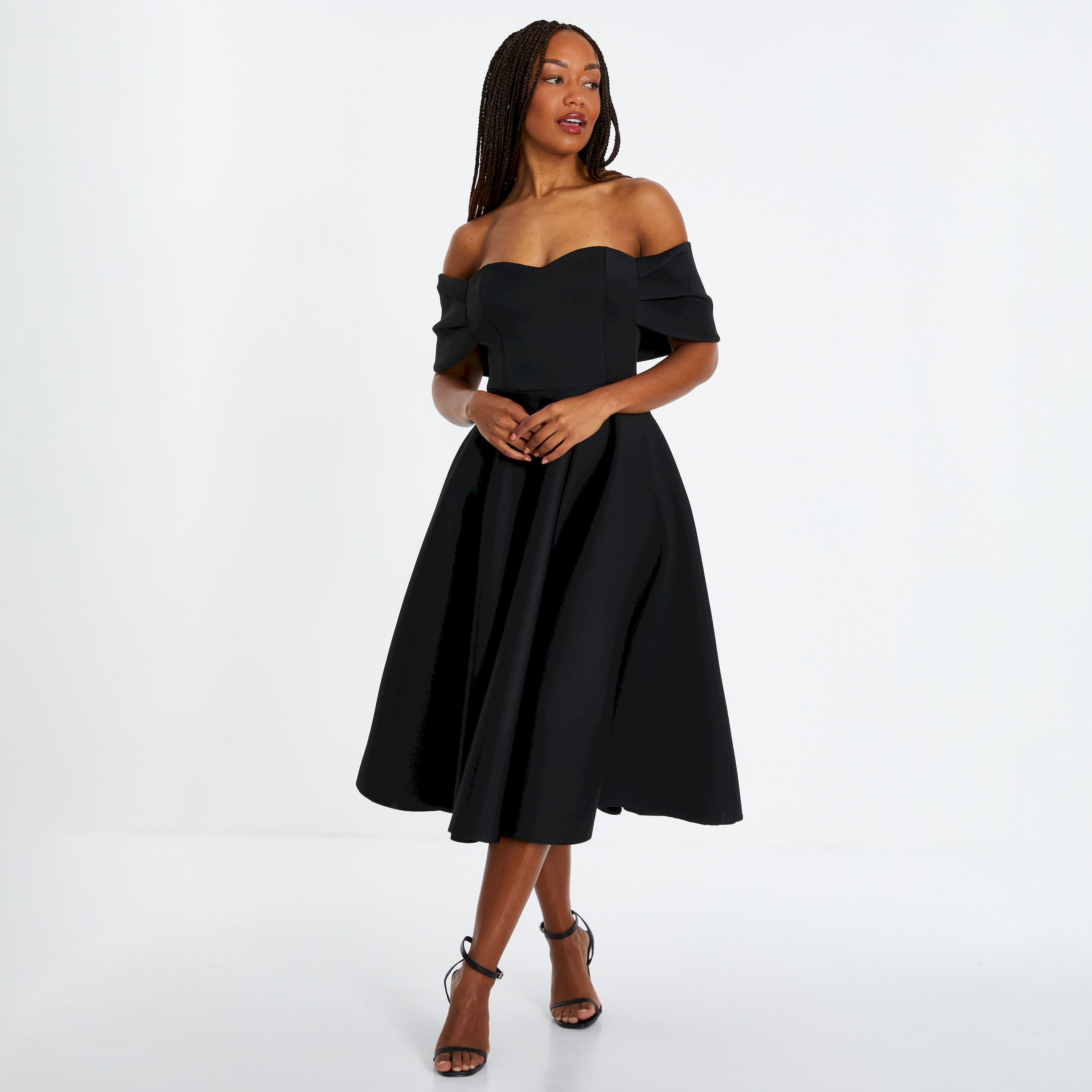 كويز-  فستان سكيتر أسود بقصّة مكشوفة الكتفين من قماش سكوبا-women-clothing-dresses-image-1