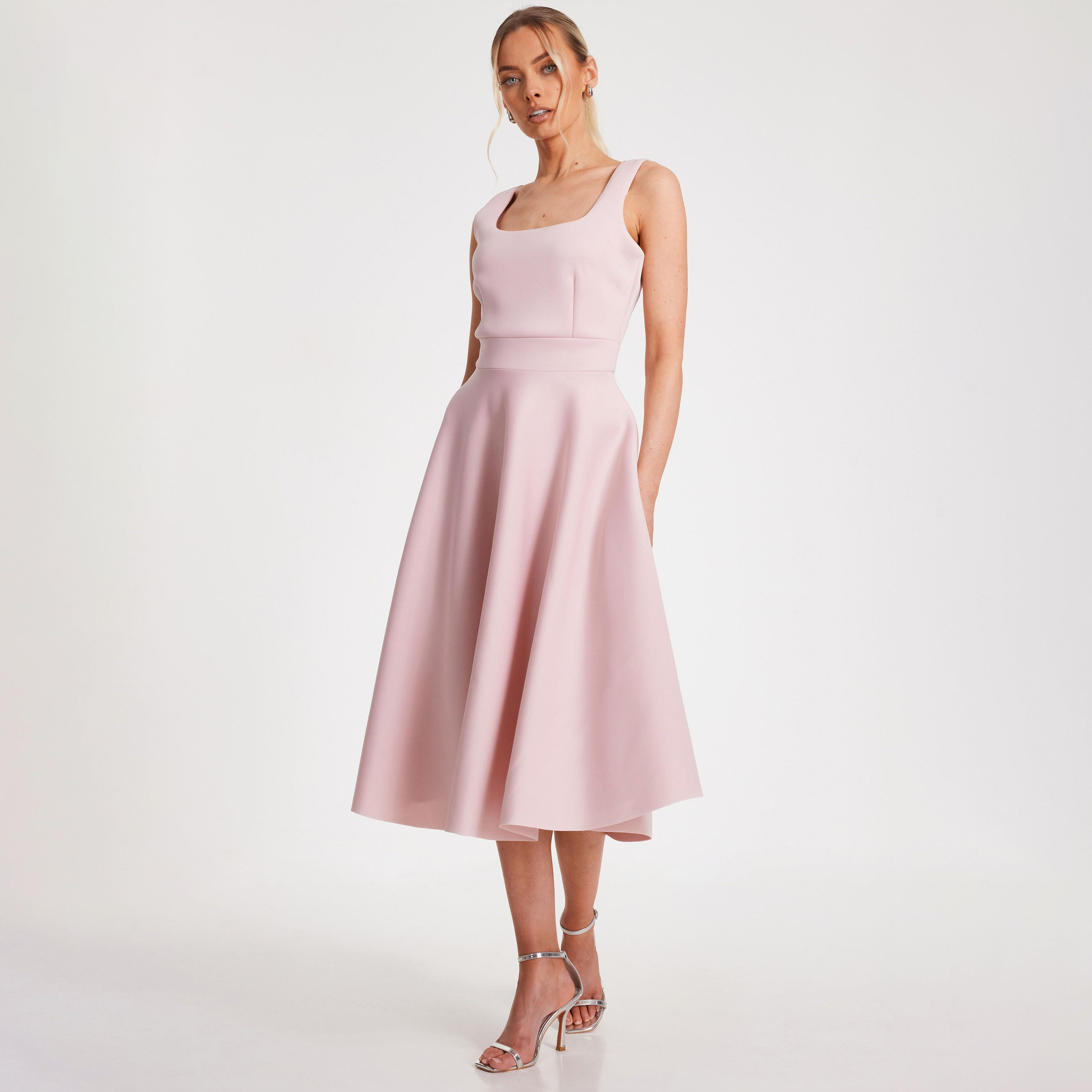 كويز-  فستان سكيتر متوسط ​​الطول وردي فاتح بثنيات سكوبا-women-clothing-dresses-image-2