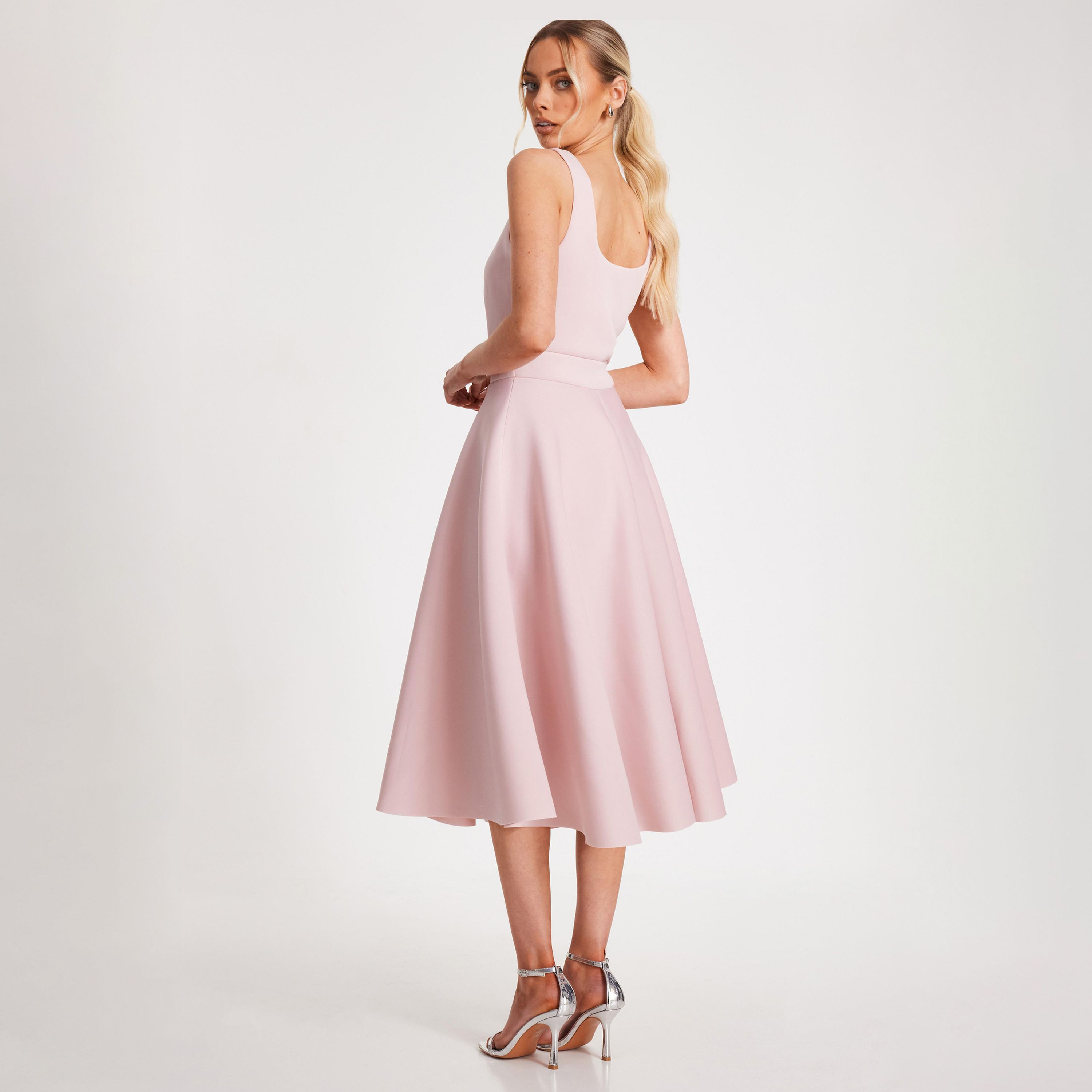 كويز-  فستان سكيتر متوسط ​​الطول وردي فاتح بثنيات سكوبا-women-clothing-dresses-image-3