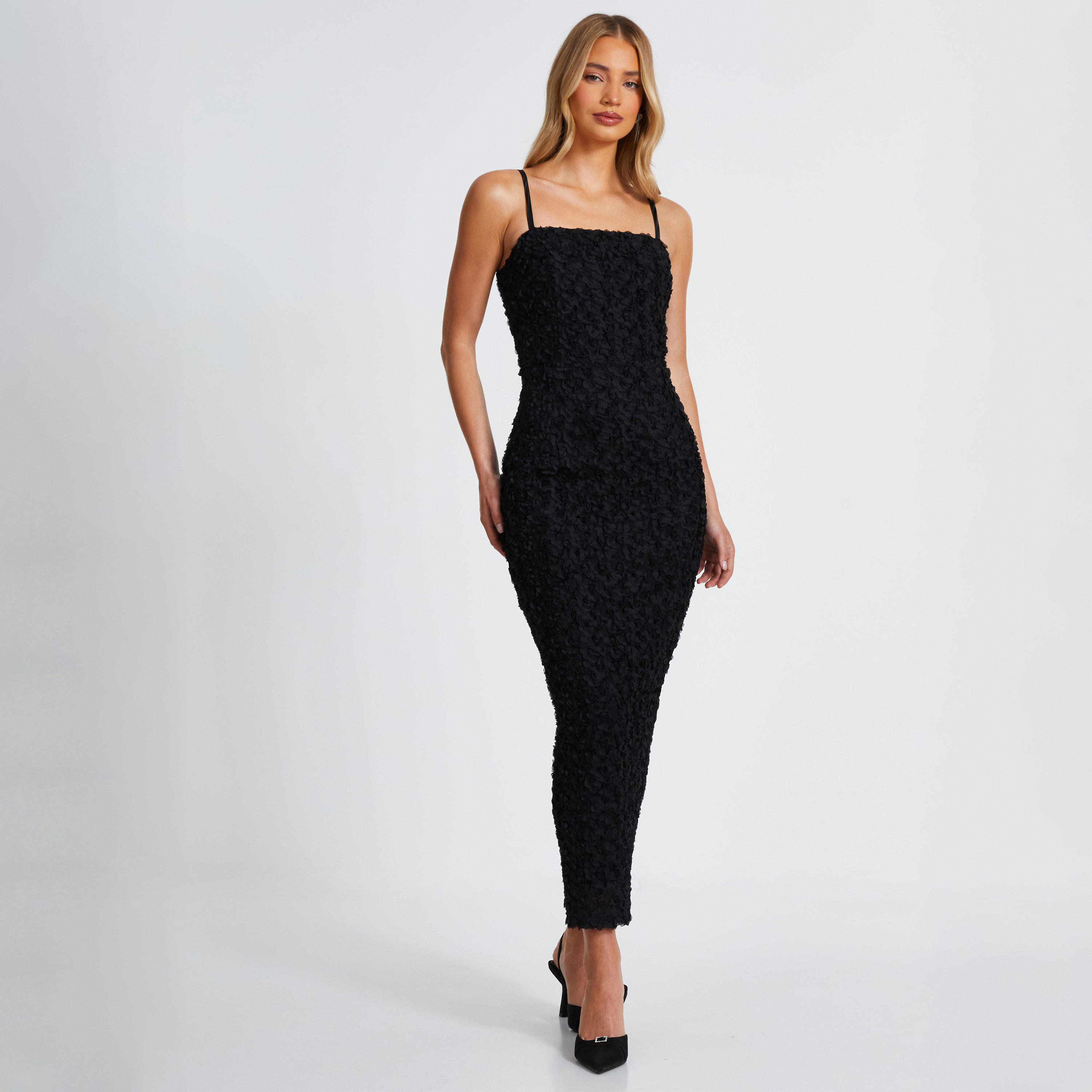 كويز-  فستان أسود ميداكسي برقبة مربعة وزهور ثلاثية الأبعاد-women-clothing-dresses-image-1