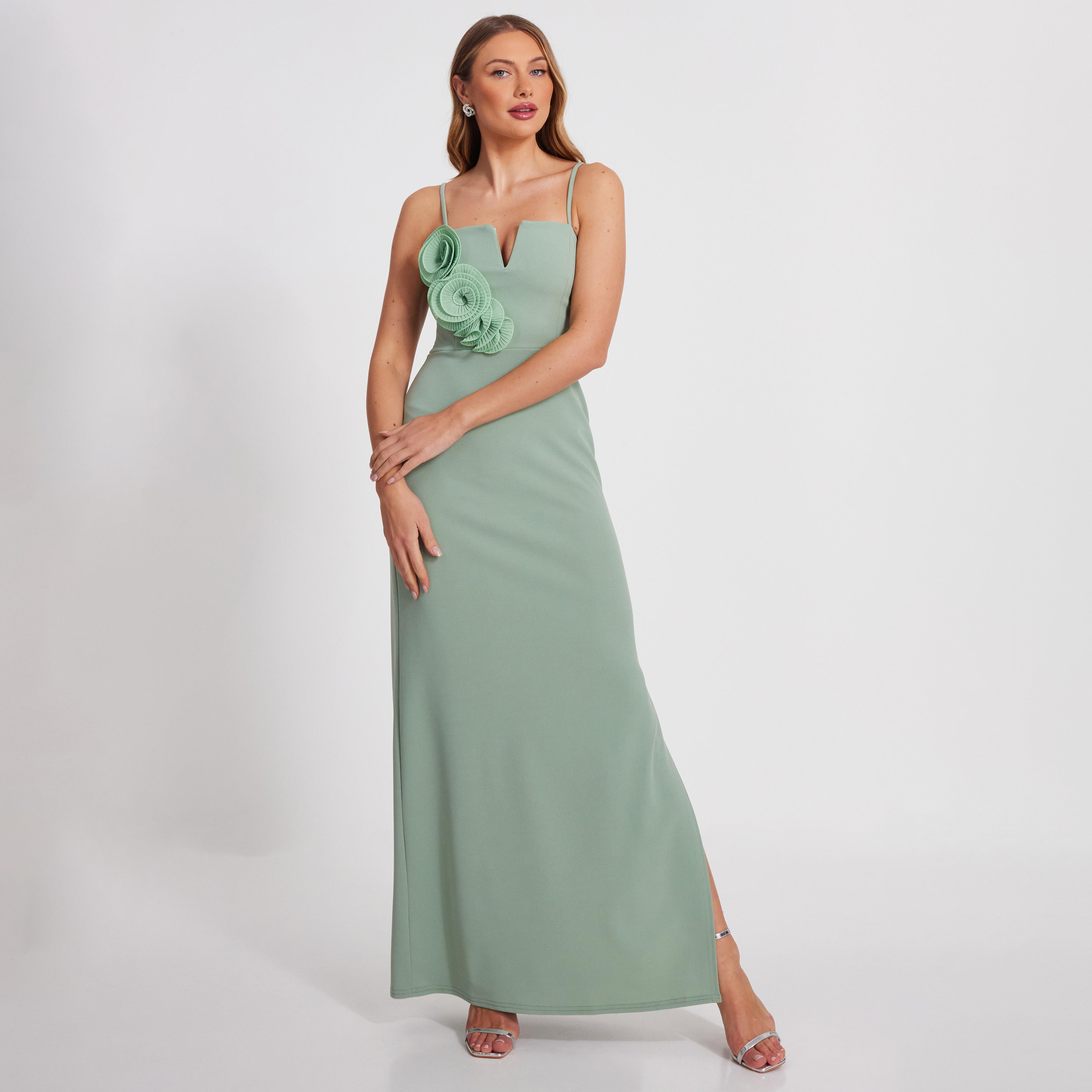 كويز-  فستان ماكسي من قماش الكريب الرمادي الفاتح بتفاصيل تطريز ثلاثي الأبعاد-women-clothing-dresses-image-1