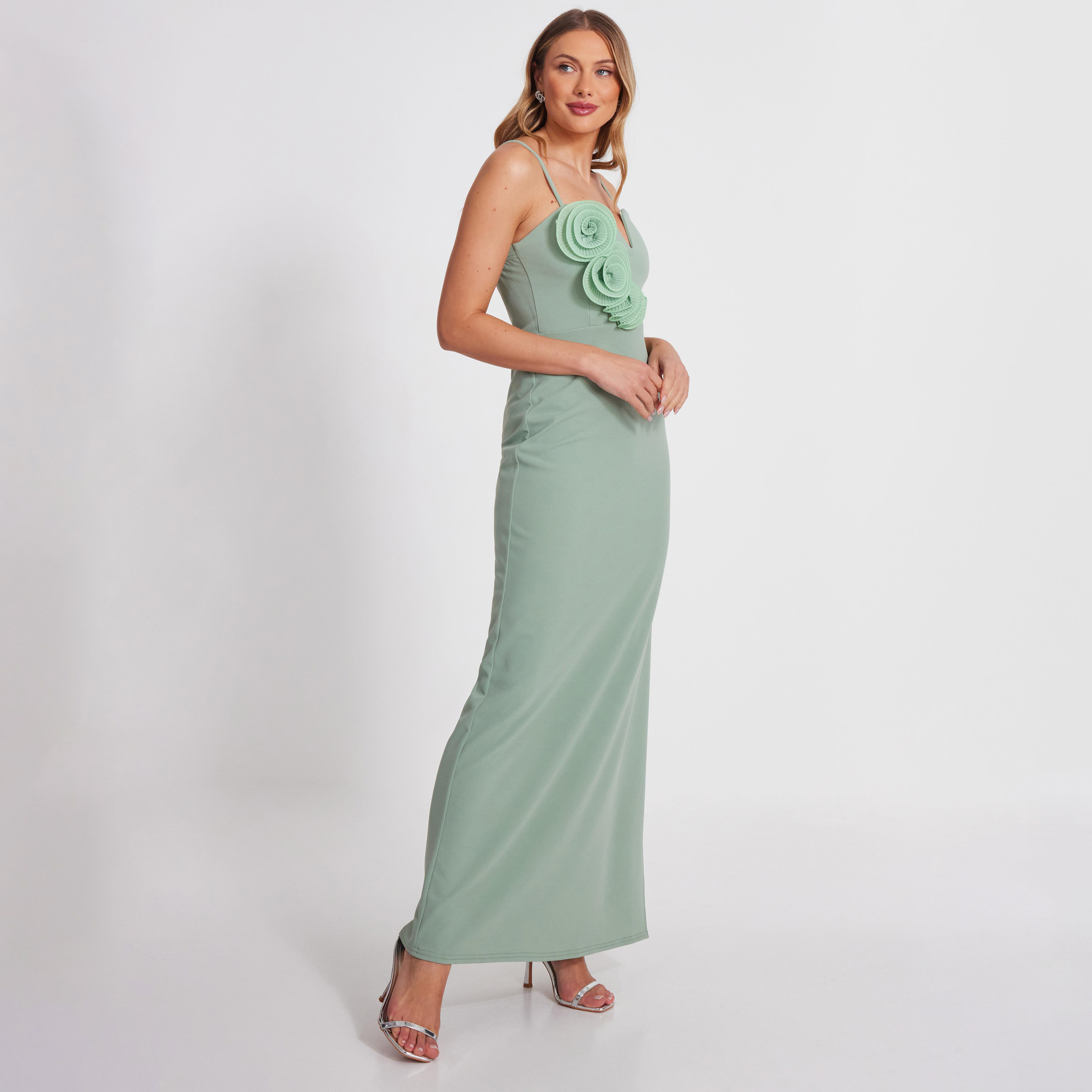 كويز-  فستان ماكسي من قماش الكريب الرمادي الفاتح بتفاصيل تطريز ثلاثي الأبعاد-women-clothing-dresses-image-2