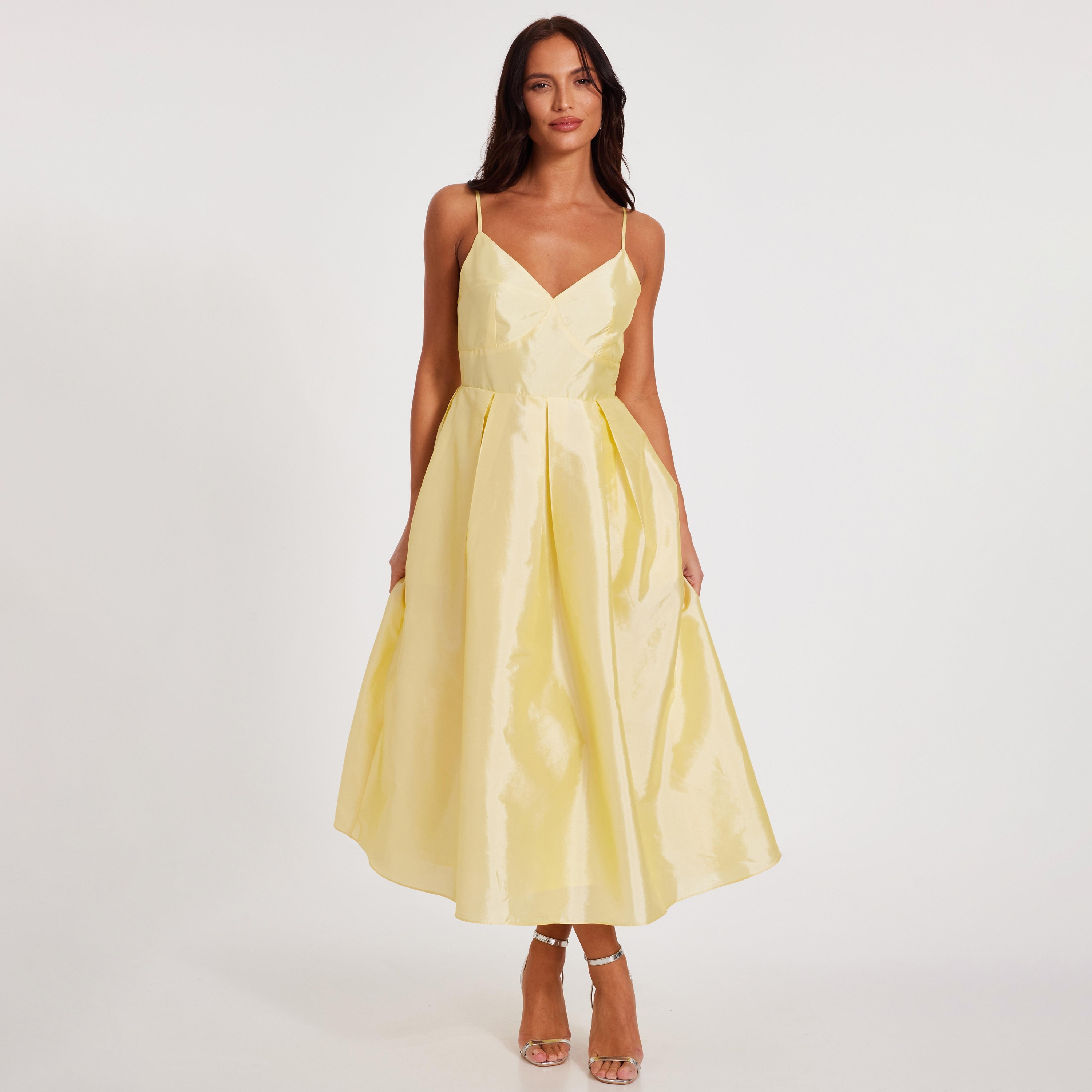 فستان نسائي متوسط الطول تافيتا بحمالات كتف ومطوي باللون الأصفر من كويز-women-clothing-dresses-image-1