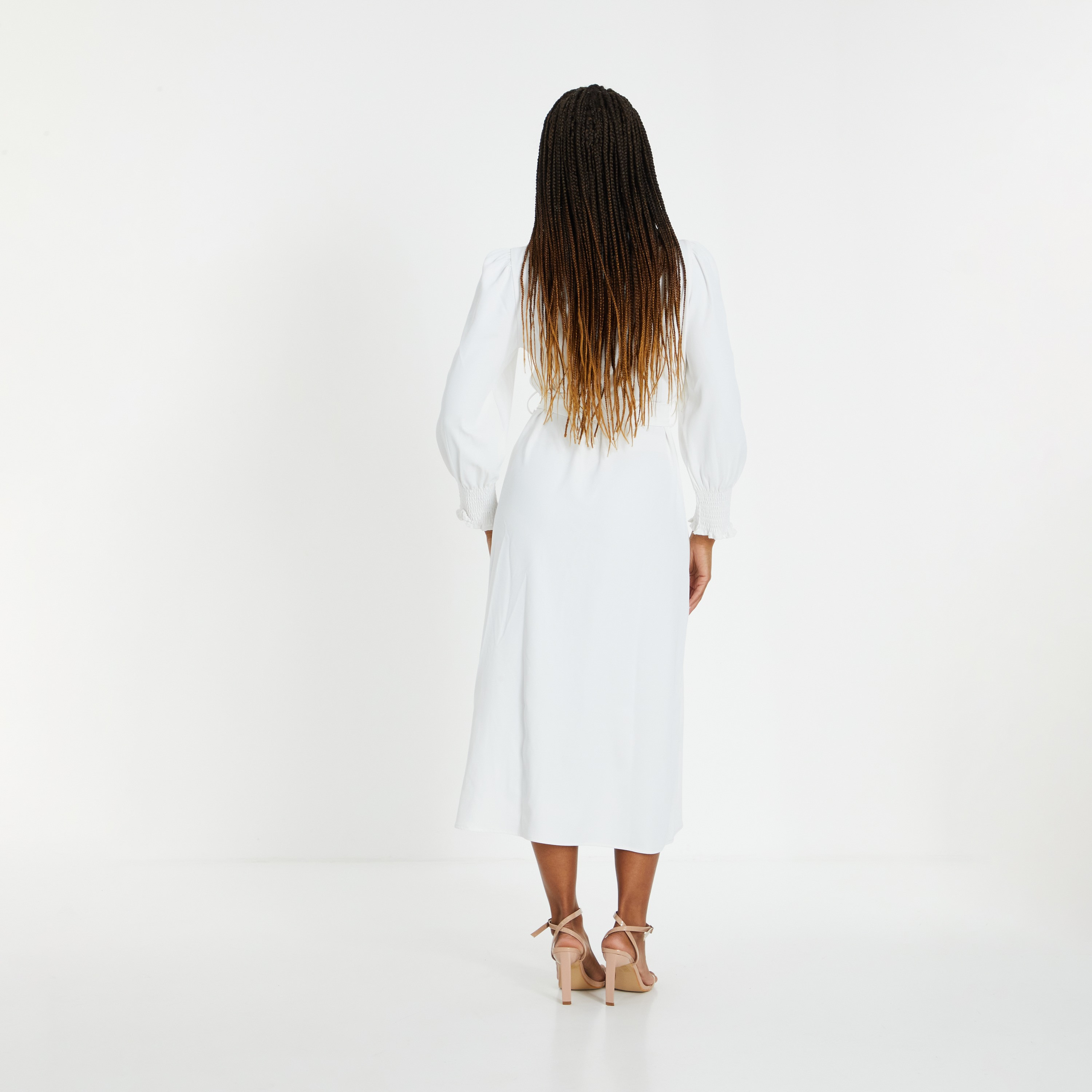 فستان نسائي متوسط ​​الطول بقميص أبيض بأكمام بيشوب من كويز-women-clothing-dresses-image-3
