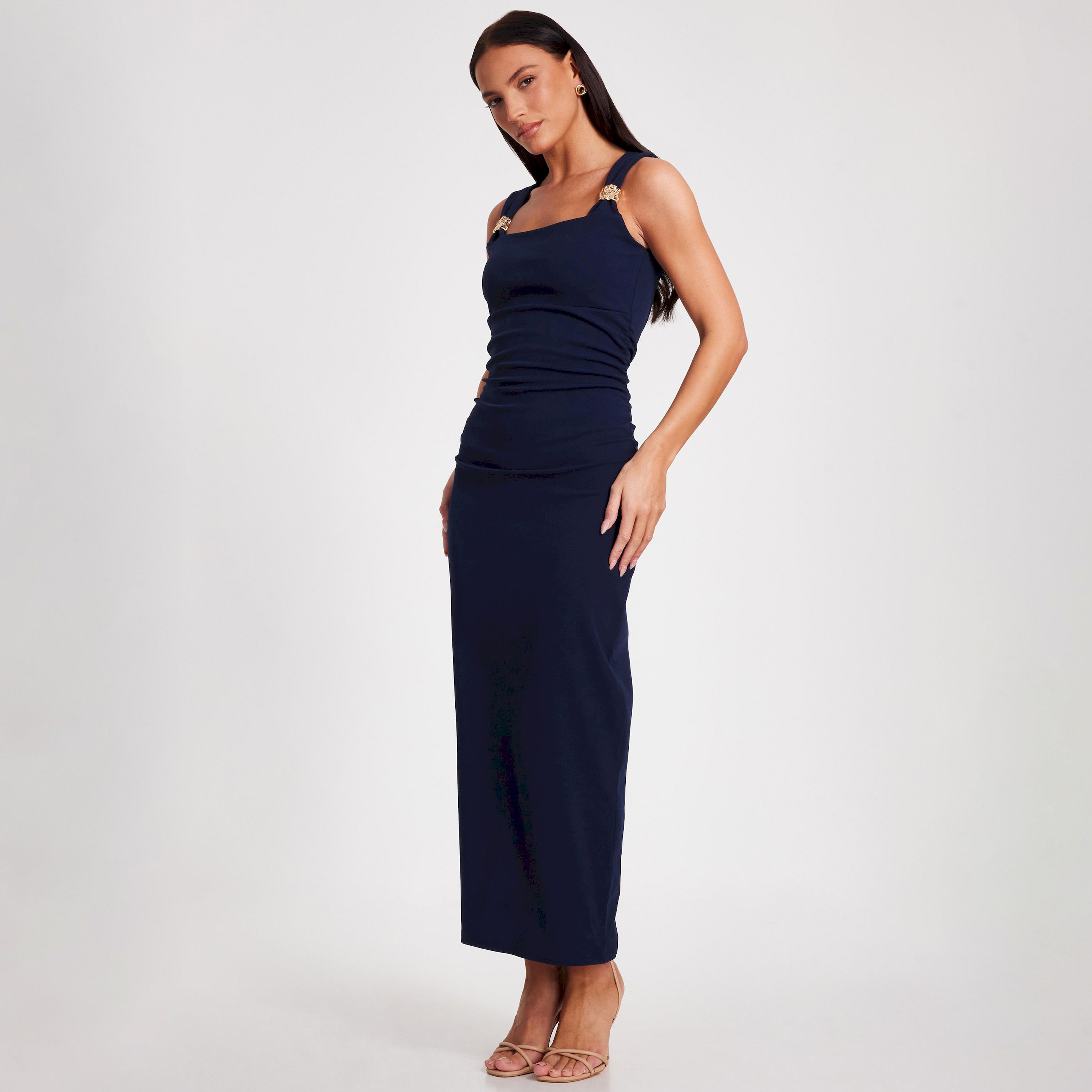 كويز-  فستان بطول متوسط (ميداكسي) من قماش الكريب البحري مع مشبك ذهبي-women-clothing-dresses-image-2