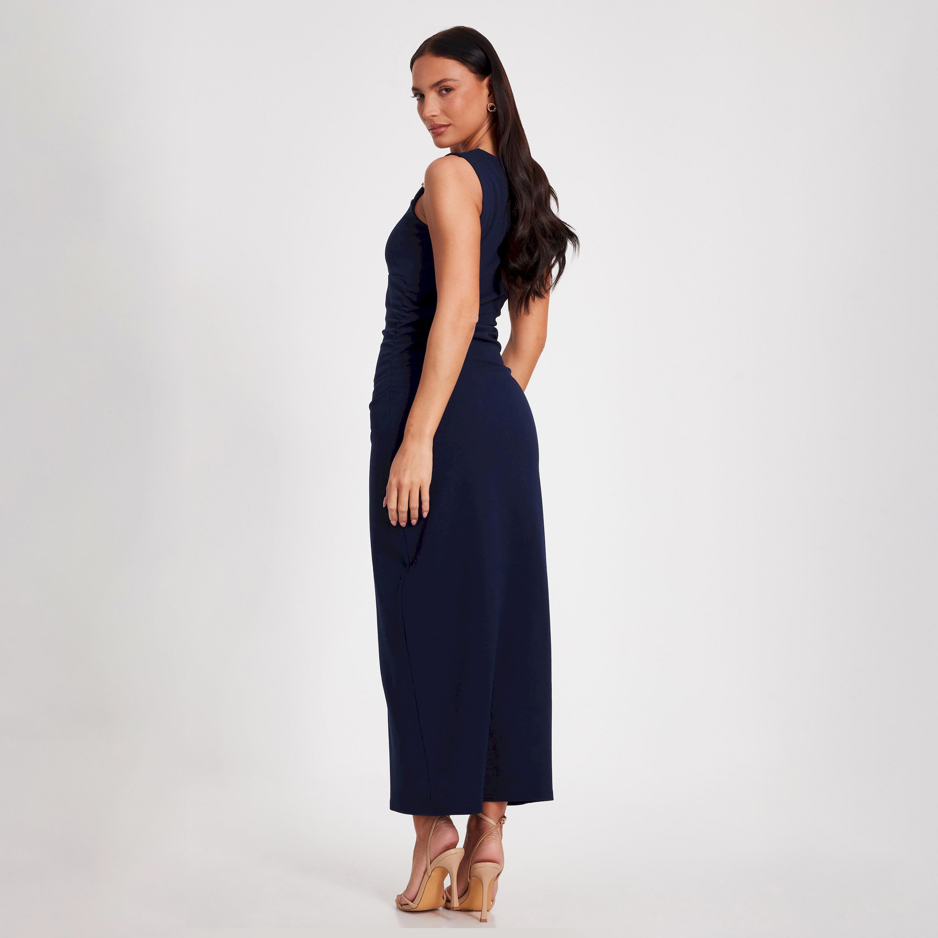 كويز-  فستان بطول متوسط (ميداكسي) من قماش الكريب البحري مع مشبك ذهبي-women-clothing-dresses-image-3