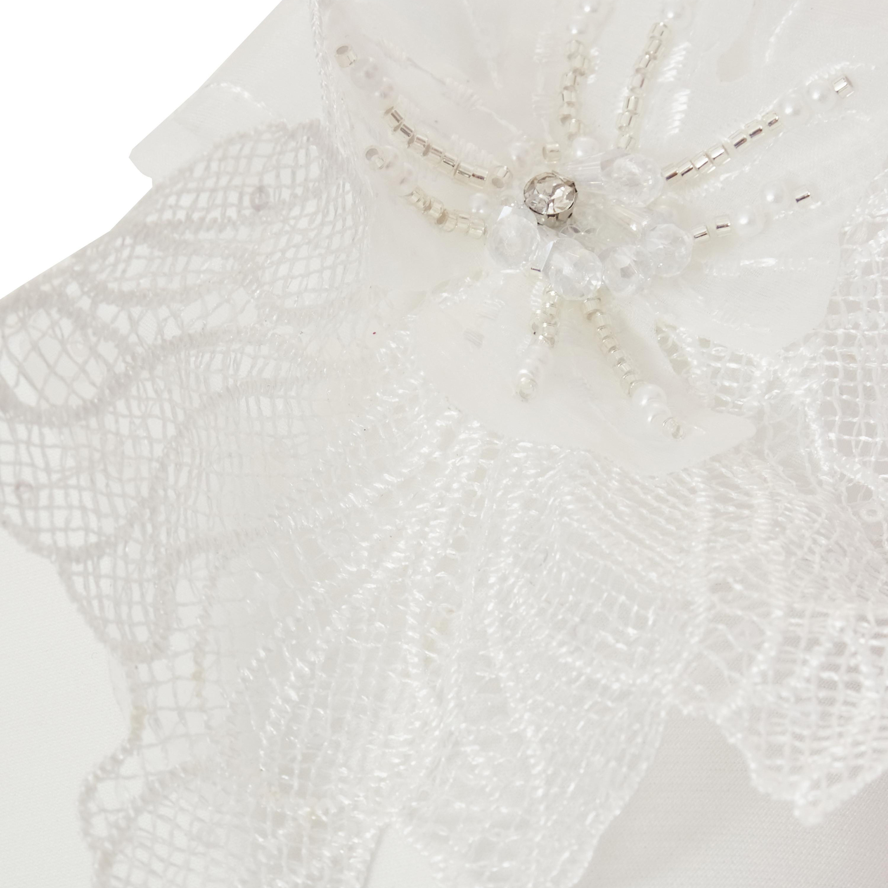 فستان ماكسي ابيض كريب سكوبا بكتف واحد مجسم بزهور ثلاثية الابعاد من كويز-women-clothing-dresses-image-4