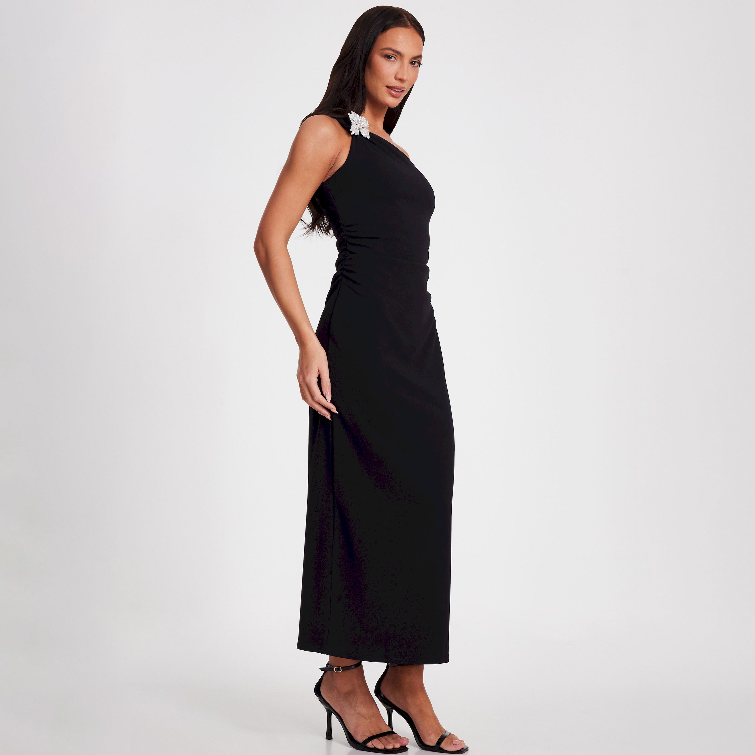 كويز-  فستان بطول متوسط (ميداكسي) أسود غير متماثل من قماش الكريب سكوبا مع زينة-women-clothing-dresses-image-2