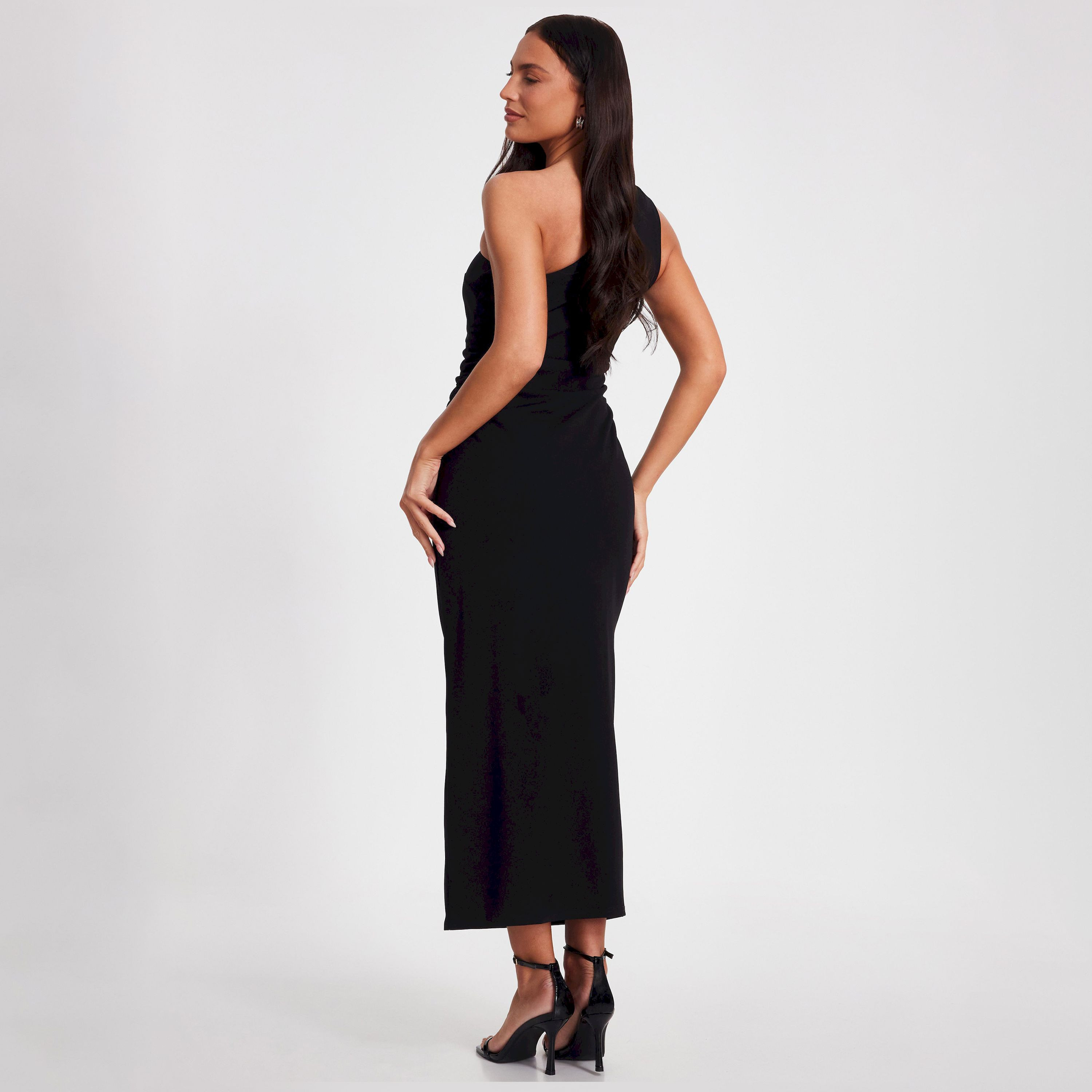 كويز-  فستان بطول متوسط (ميداكسي) أسود غير متماثل من قماش الكريب سكوبا مع زينة-women-clothing-dresses-image-3