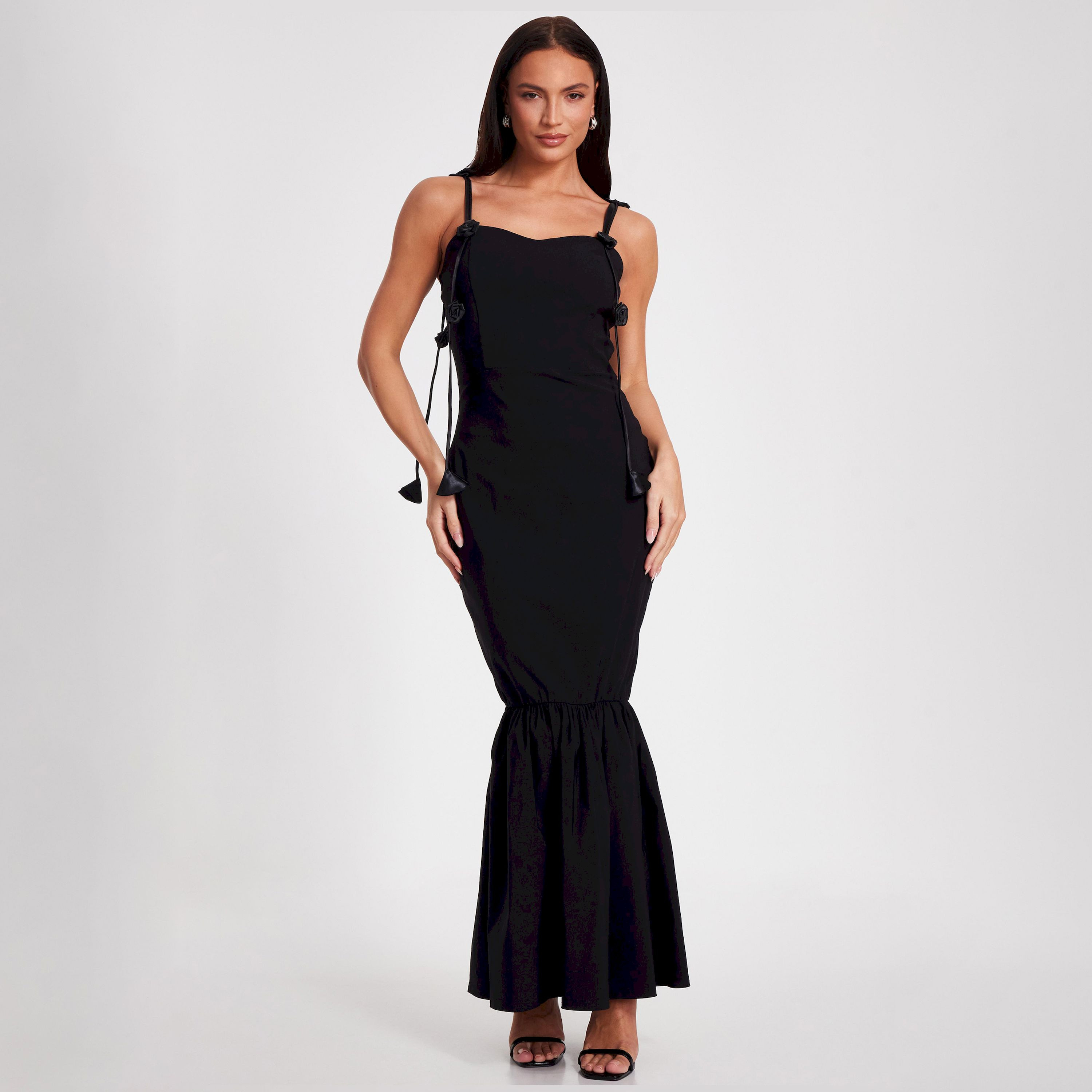 كويز-  فستان ماكسي أسود بقصة ذيل السمكة من البنغال مع نقشة زهور متدلية-women-clothing-dresses-image-1