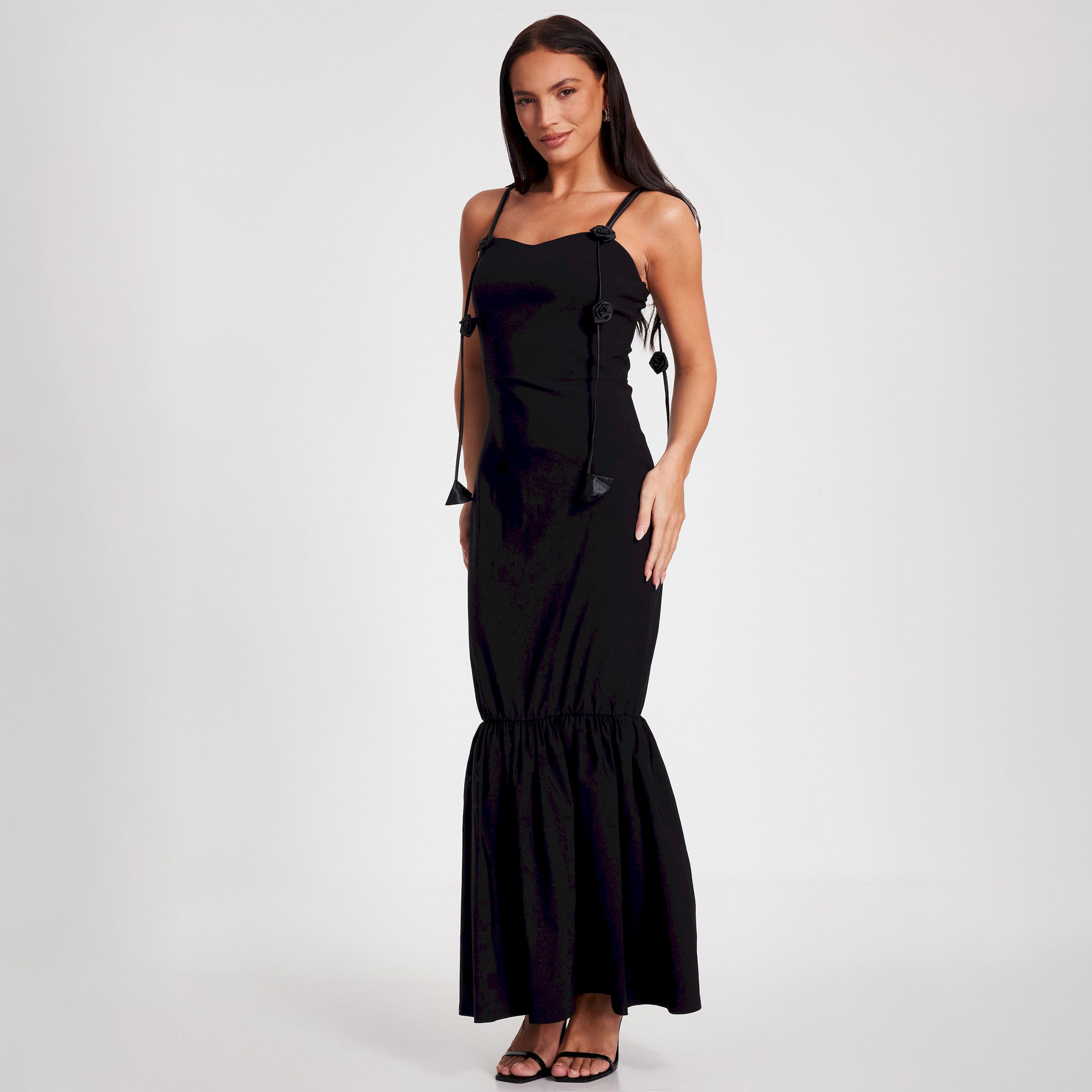 كويز-  فستان ماكسي أسود بقصة ذيل السمكة من البنغال مع نقشة زهور متدلية-women-clothing-dresses-image-2