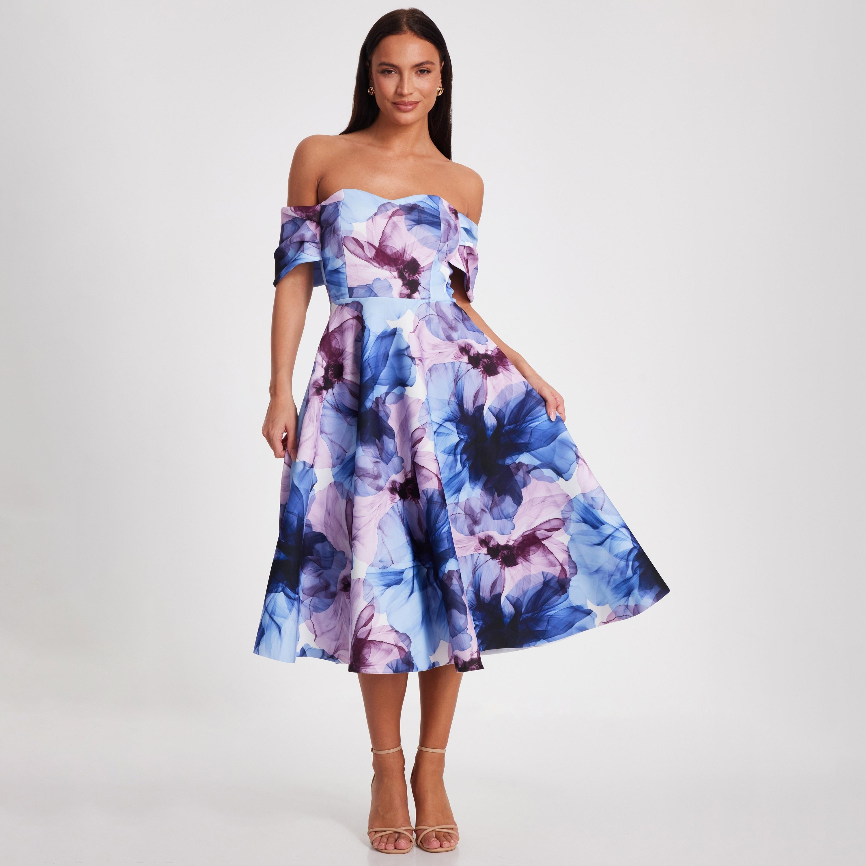 فستان نسائي متوسط الطول أزرق فاتح بفتحة صدر باردو مزين بالزهور من كويز-women-clothing-dresses-image-1