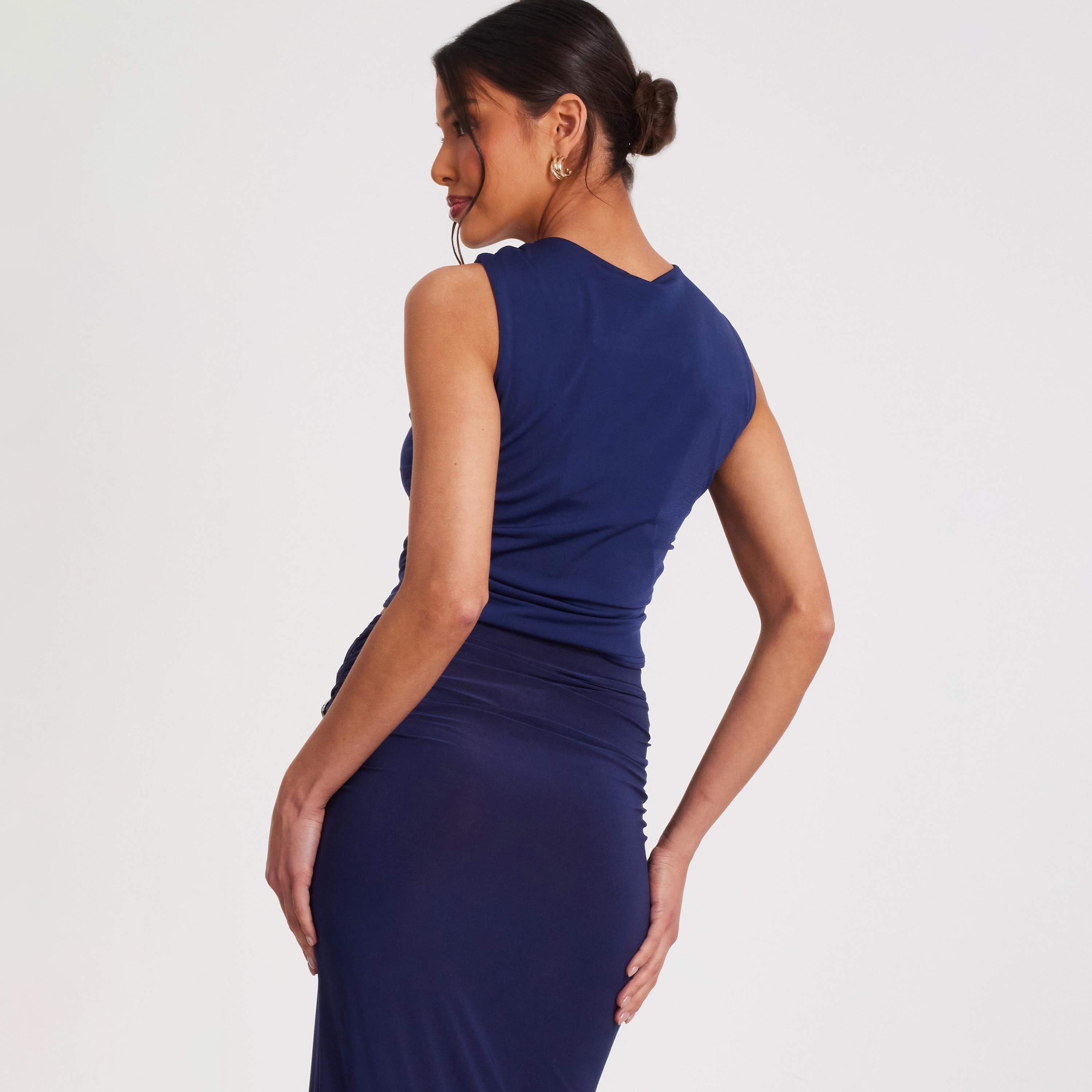 بلوزة نسائية قصيرة باللون النيلي برقبة غير متماثلة من كويز-women-clothing-shirtsandblouses-blouses-image-3