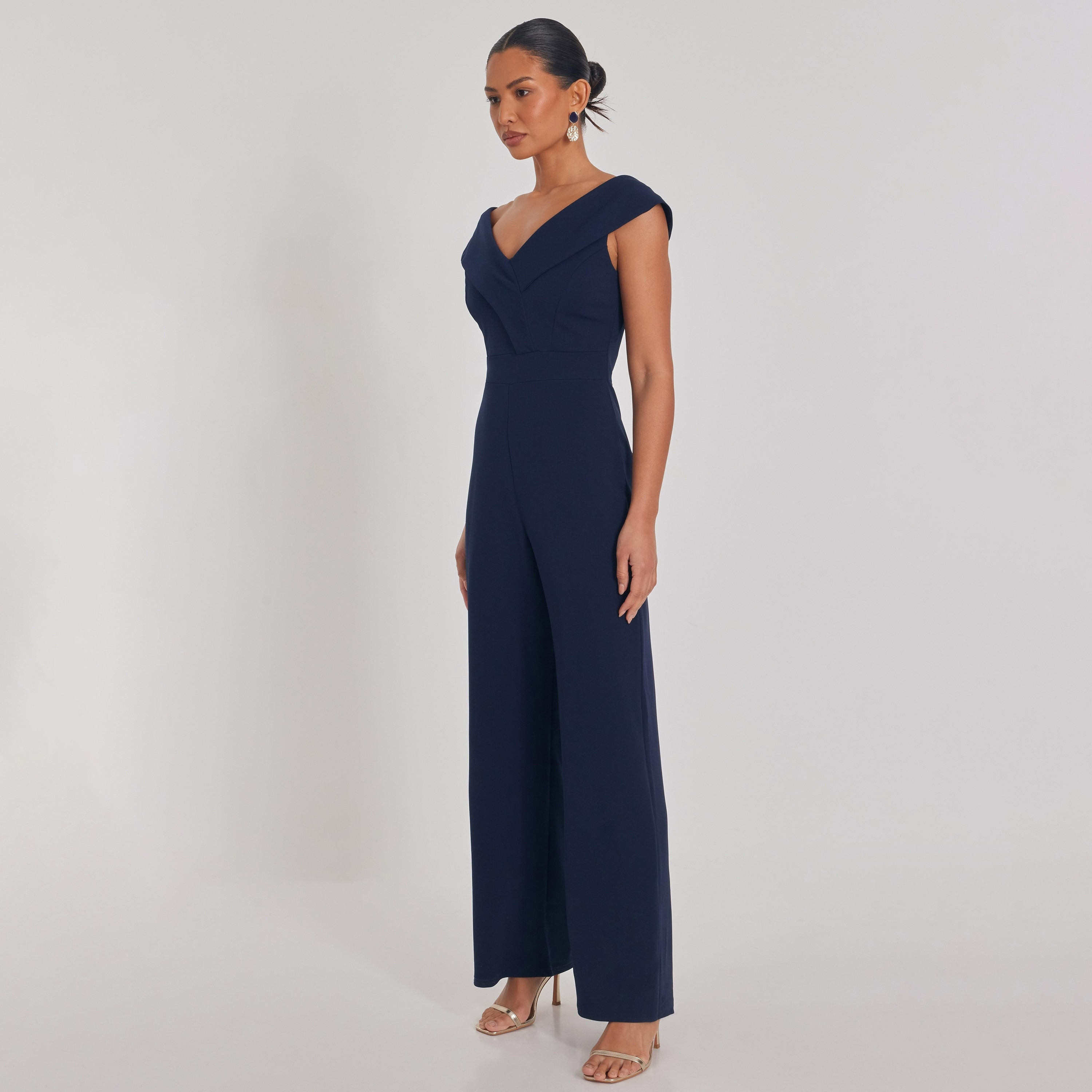 جمبسوت نسائي أزرق داكن من قماش الكريب سكوبا بياقة باردة من كويز-women-clothing-jumpsuits-image-2