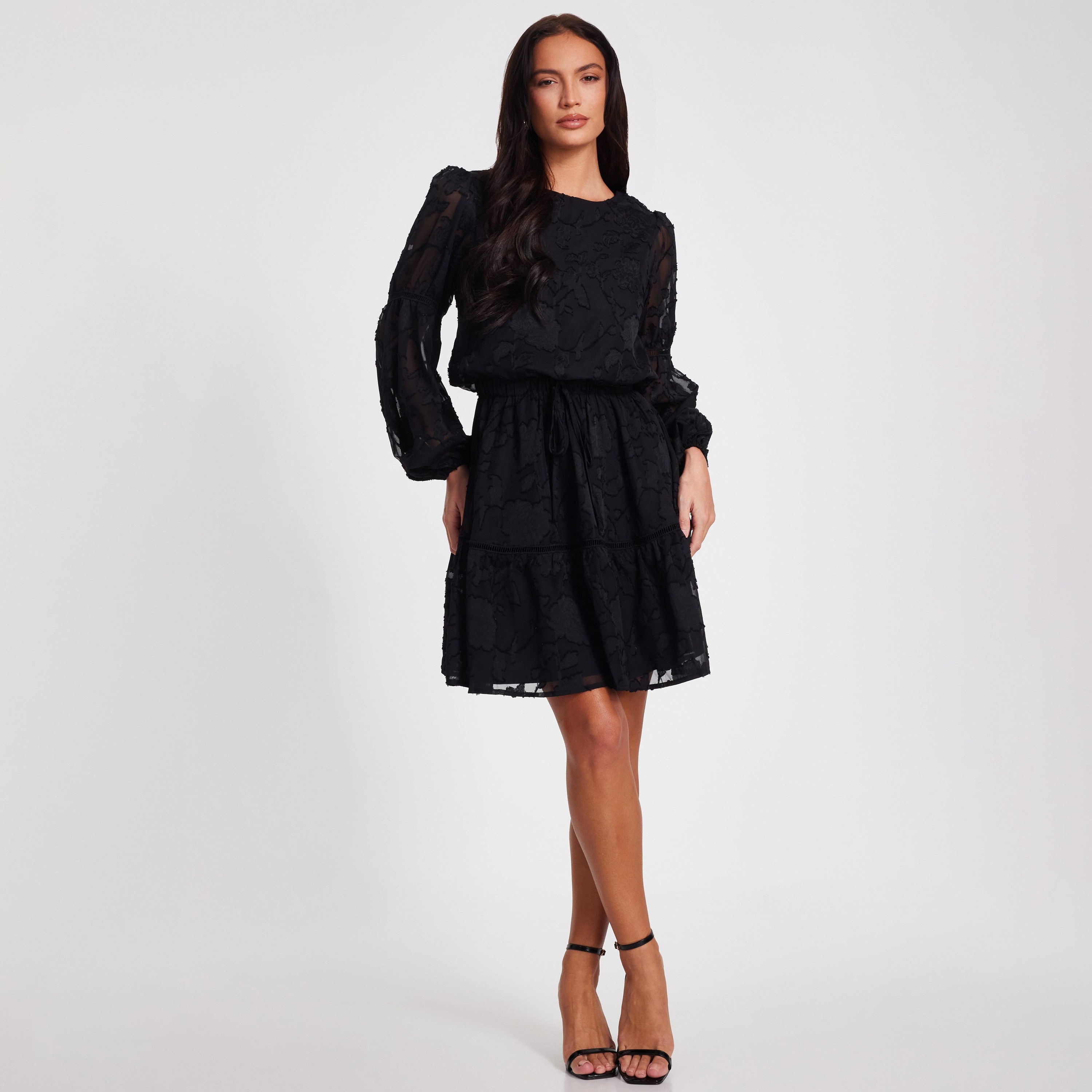 فستان قصير أسود بأكمام مرنة من الجاكار المنسوج للنساء من كويز-women-clothing-dresses-image-1