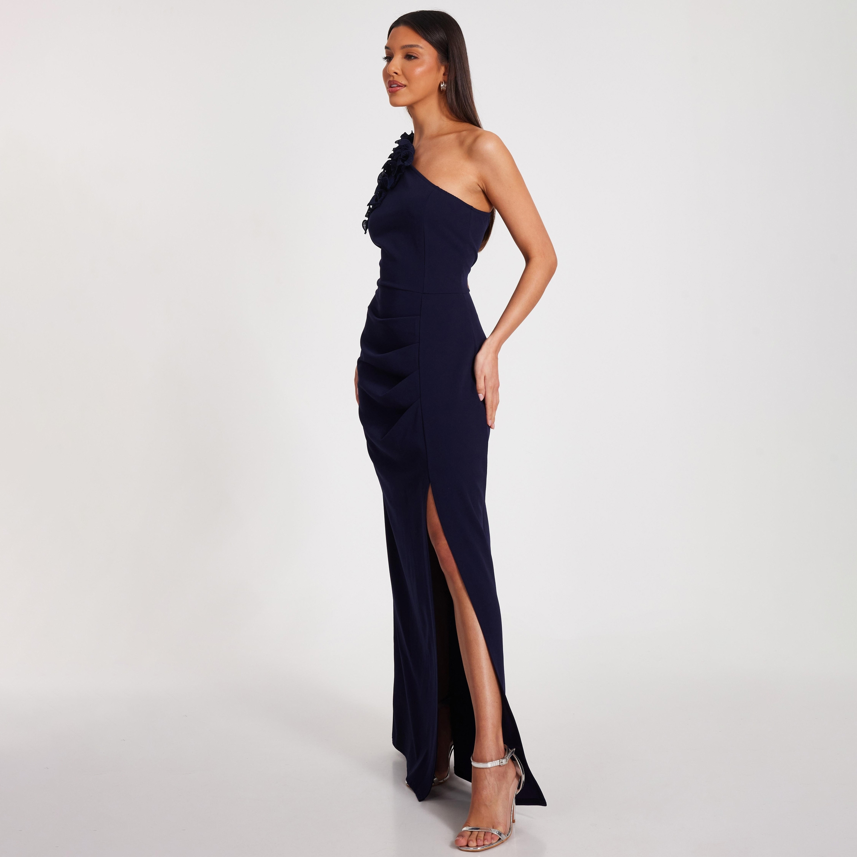 فستان ماكسي أزرق داكن بكشكشة وكتف واحد وشق للنساء من كويز-women-clothing-dresses-image-2