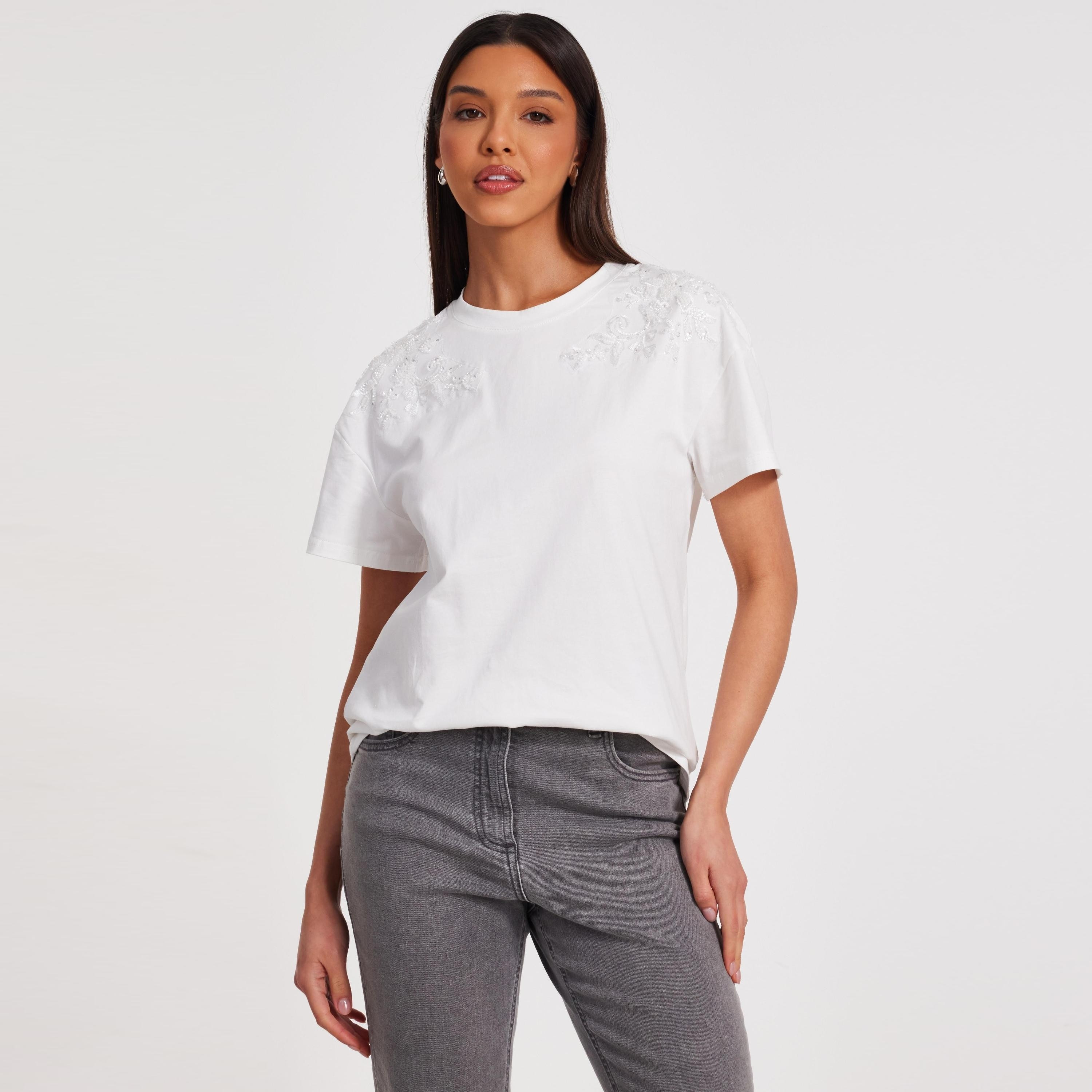 بلوزة نسائية بيضاء من القطن مزينة بالخرز من كويز-women-clothing-shirtsandblouses-blouses-image-1