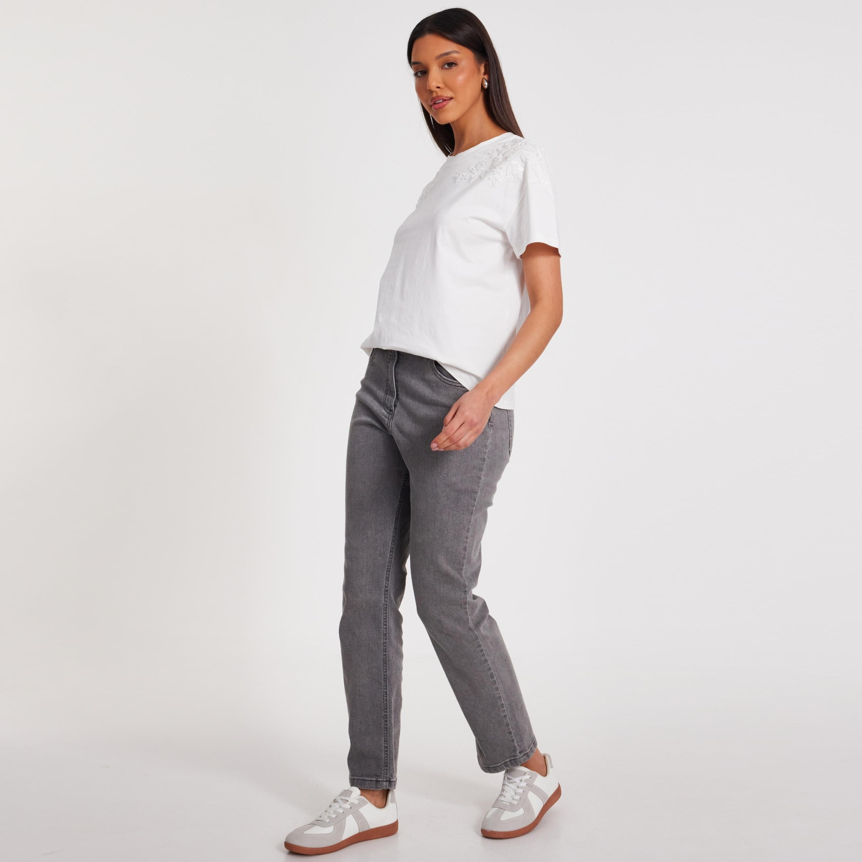 بلوزة نسائية بيضاء من القطن مزينة بالخرز من كويز-women-clothing-shirtsandblouses-blouses-image-2
