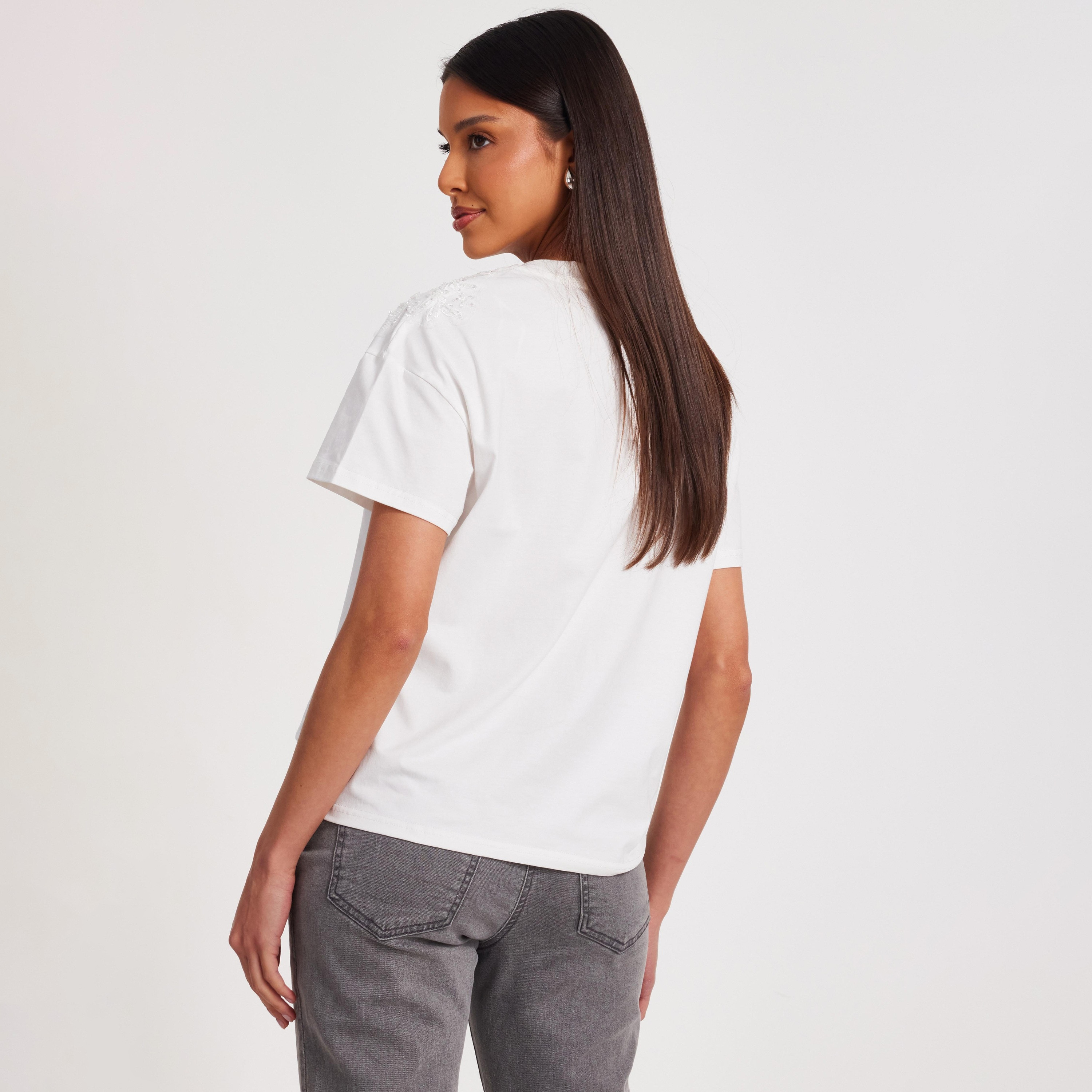 بلوزة نسائية بيضاء من القطن مزينة بالخرز من كويز-women-clothing-shirtsandblouses-blouses-image-3