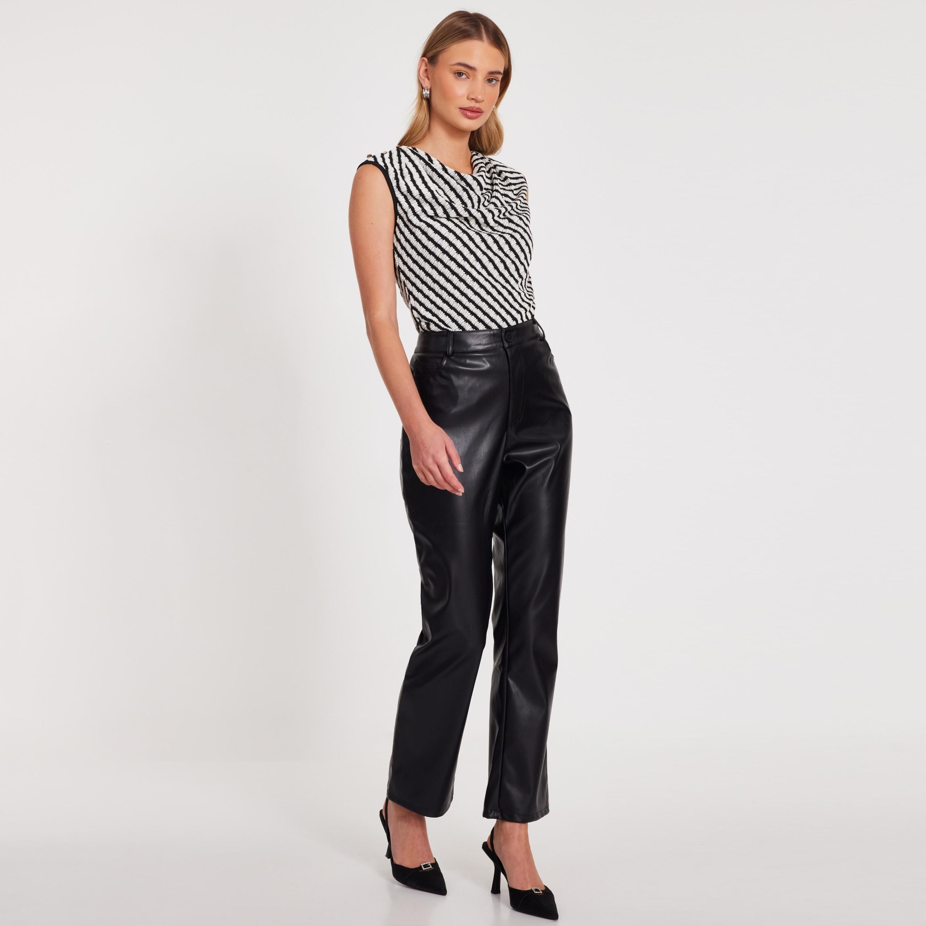 بلوزة نسائية سوداء مخططة من الجيرسي بفتحة رقبة دائرية من كويز-women-clothing-shirtsandblouses-blouses-image-2