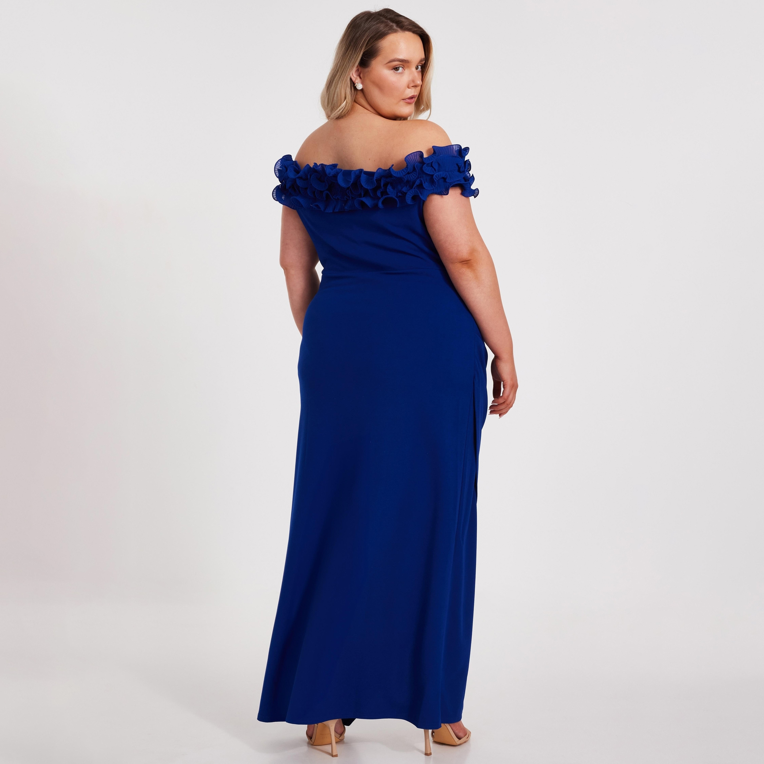 فستان ماكسي نسائي أزرق ملكي مكشوف الكتفين من الكريب المكشكش من كويز-women-clothing-dresses-image-3