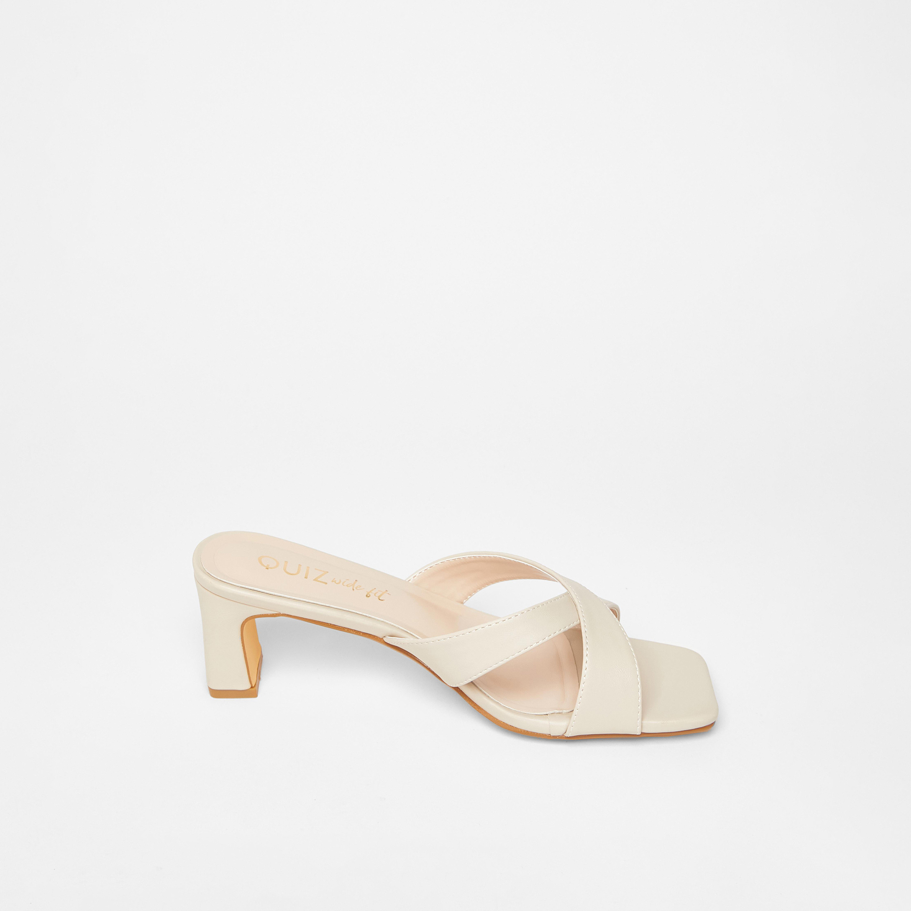 صندل بكعب متوسط مع تصميم متقاطع من الأمام من كويز (مقاس عريض) | 201938354-women-shoes-sandals-heeled-image-4