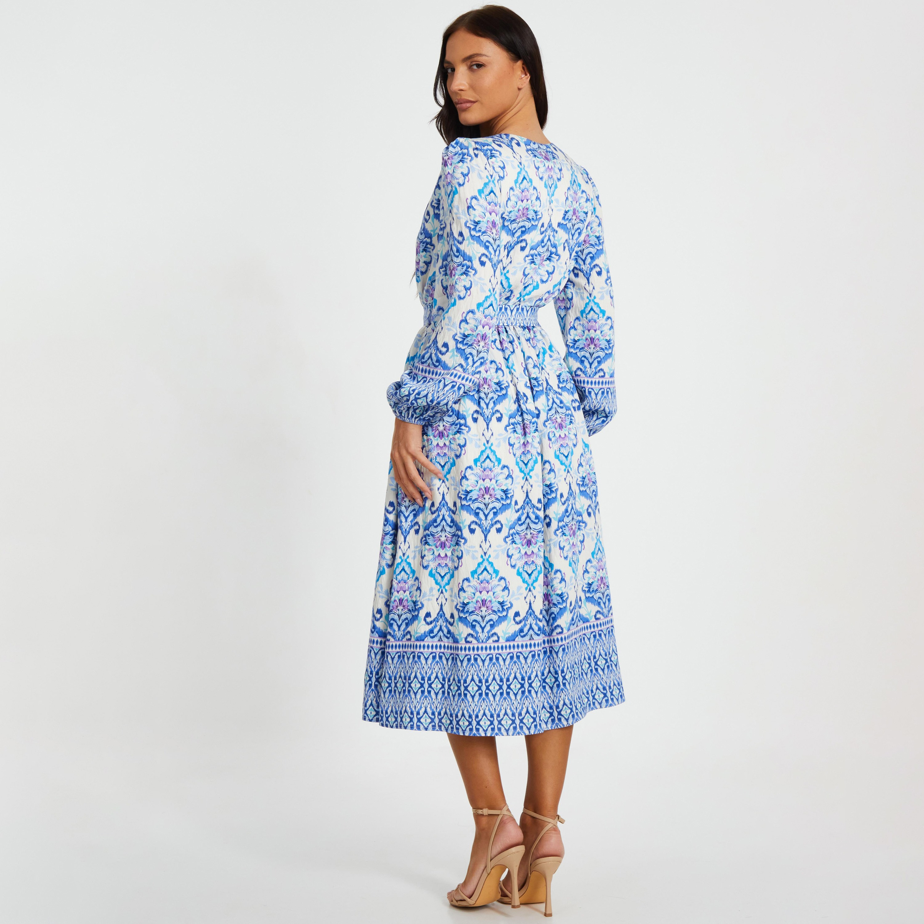 فستان نسائي متوسط ​​الطول مطبوع على شكل حرف A باللون الأزرق من Quiz-women-clothing-dresses-image-3