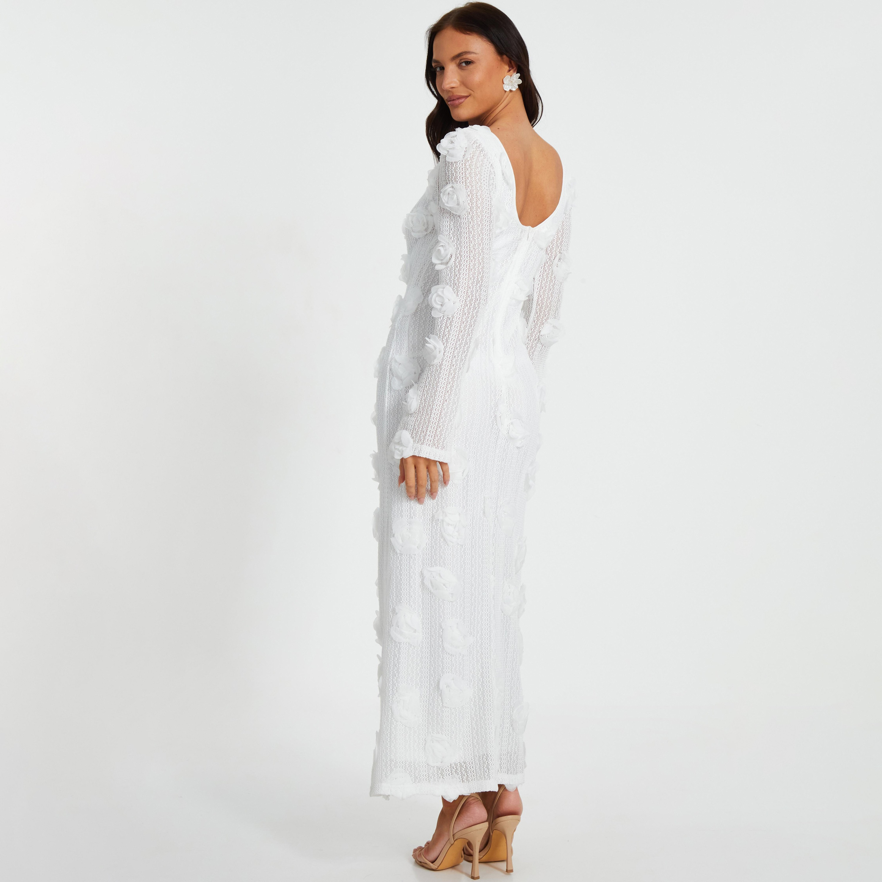 فستان سهرة طويل مزين بالزهور باللون الأبيض ثلاثي الأبعاد من Quiz-women-clothing-dresses-image-3