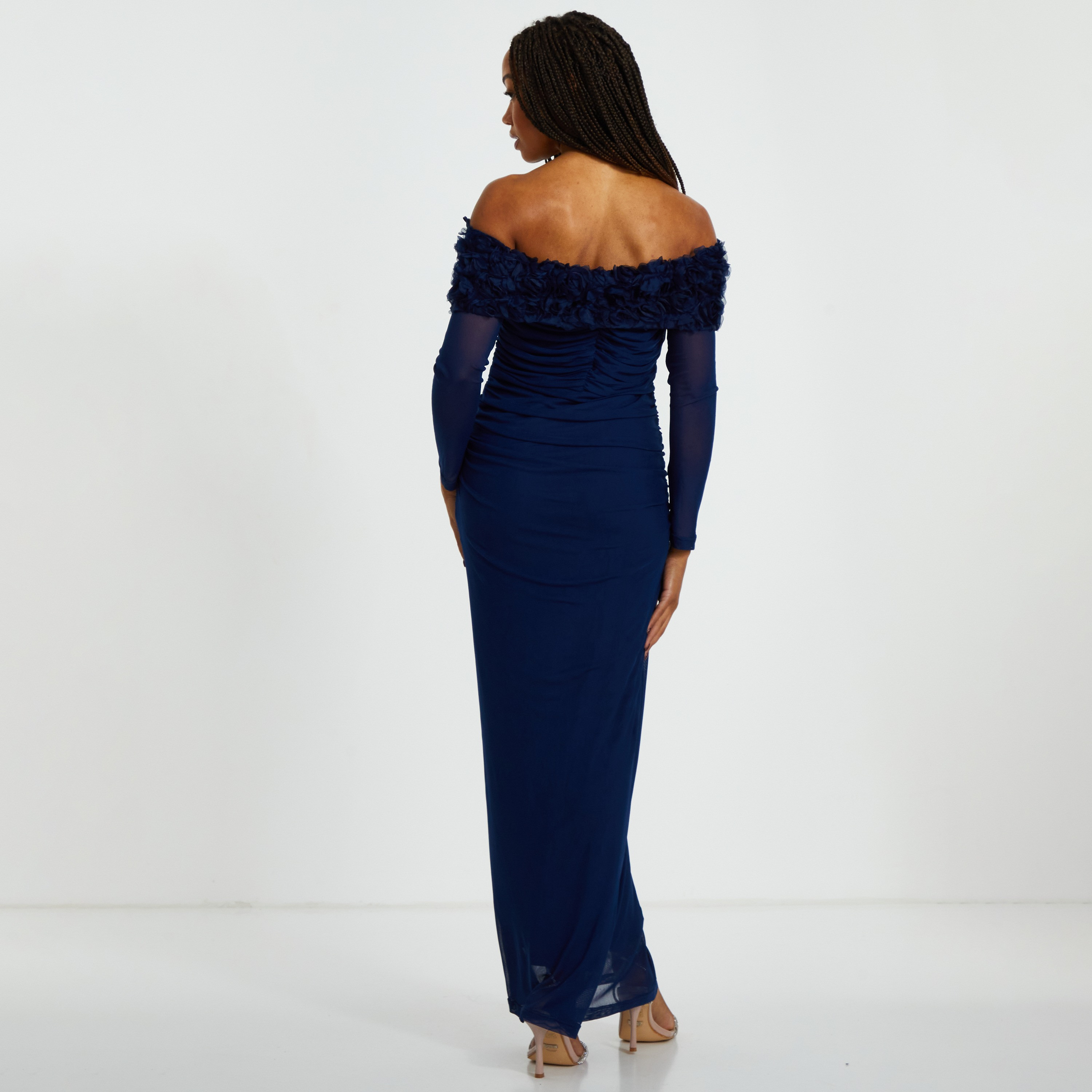 فستان ماكسي سهرة نسائي ضيق بفتحة صدر مكشكشة وتفاصيل كورسيج من كويز-women-clothing-dresses-image-3