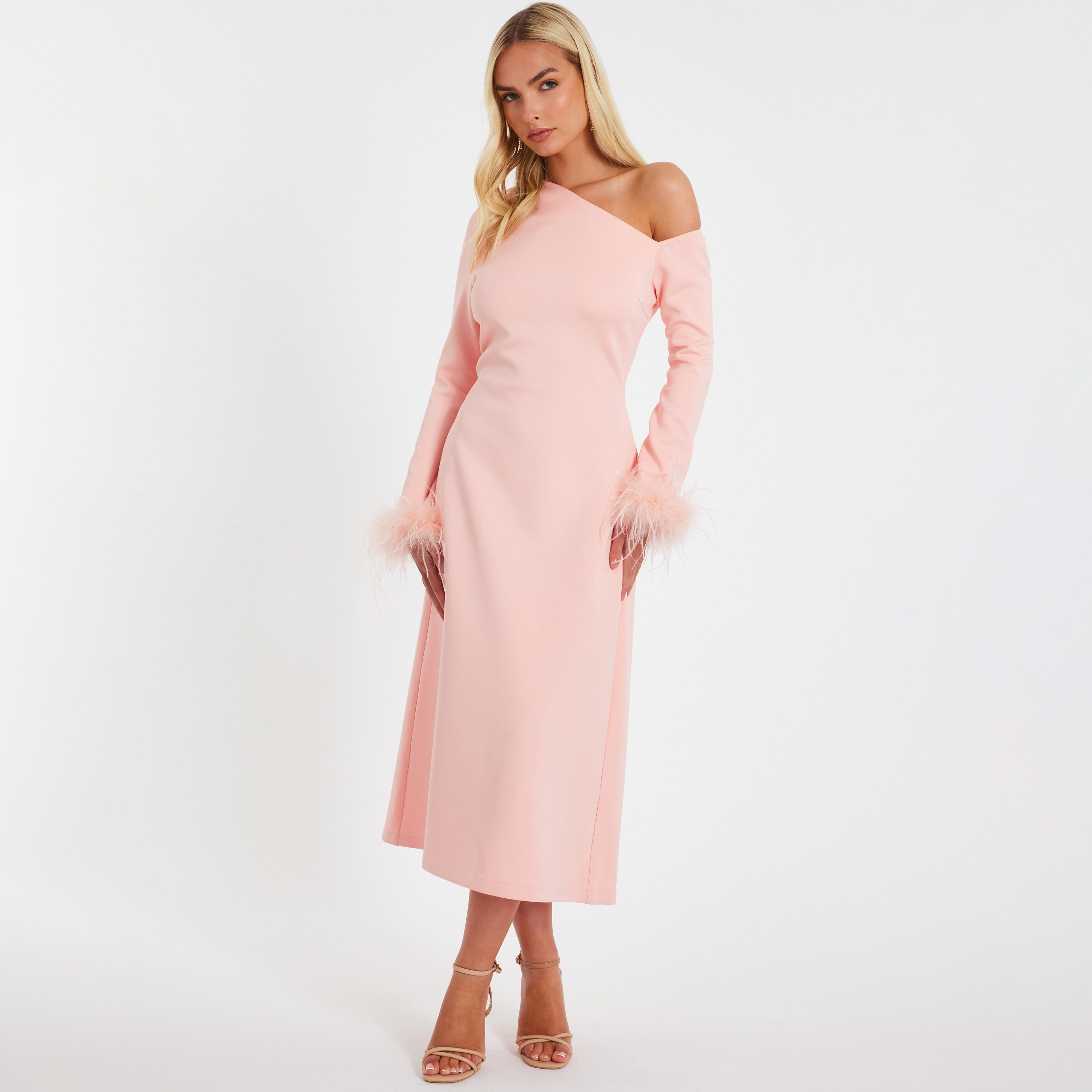 فستان نسائي متوسط الطول مرجاني بفتحة رقبة غير متماثلة وحواف ريشية من كويز-women-clothing-dresses-image-1