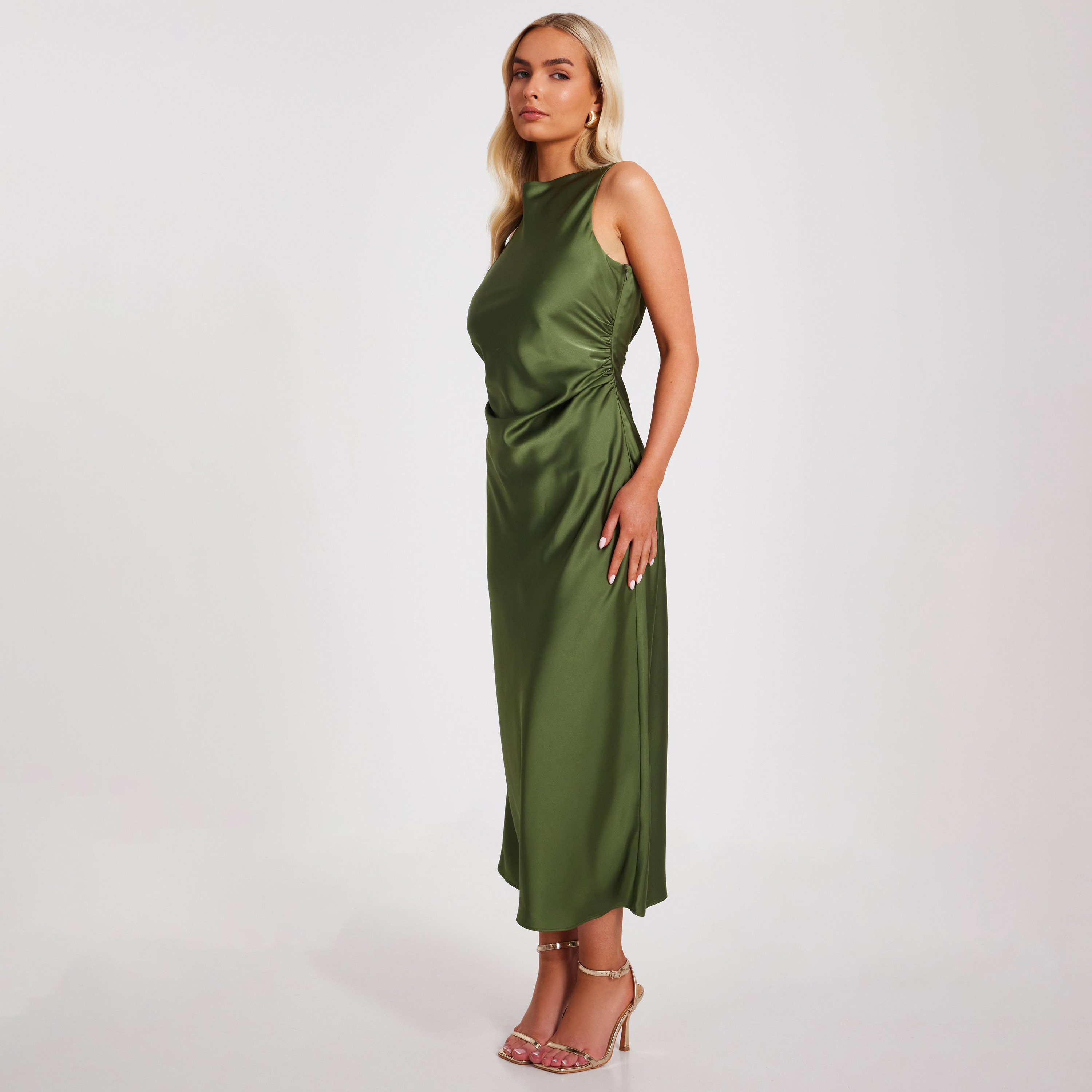 فستان ماكسي نسائي أخضر من الساتان المكشكش من كويز-women-clothing-dresses-image-2