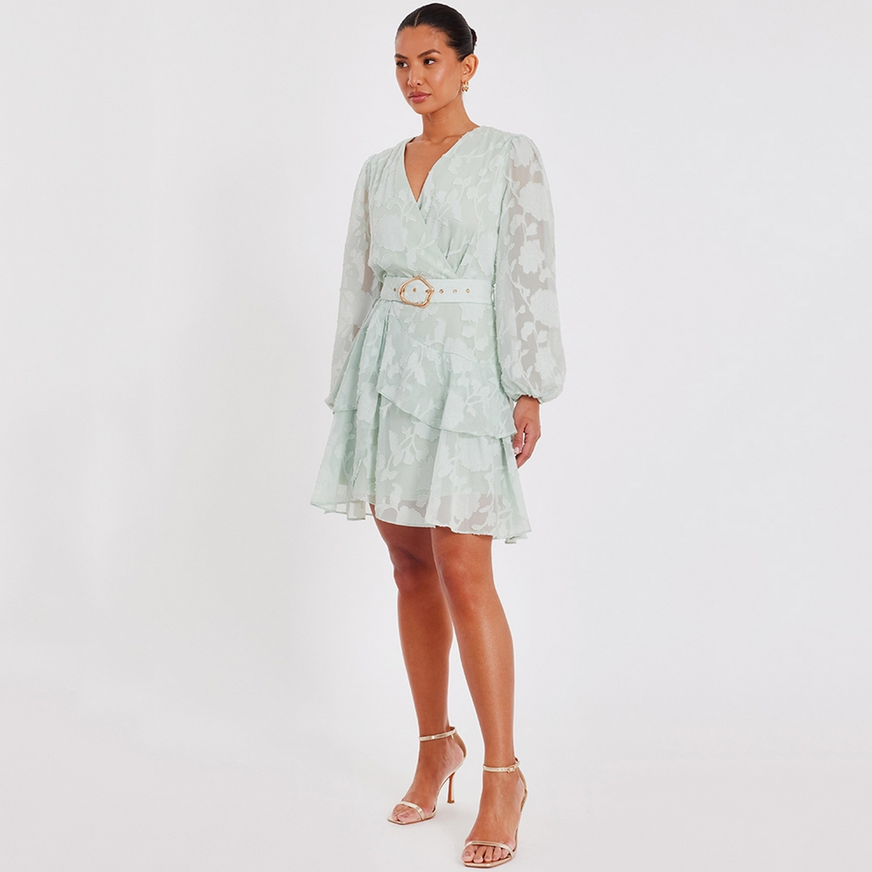 فستان ميني نسائي أخضر ملفوف بأكمام بالون من الجاكار من كويز.-women-clothing-dresses-image-2