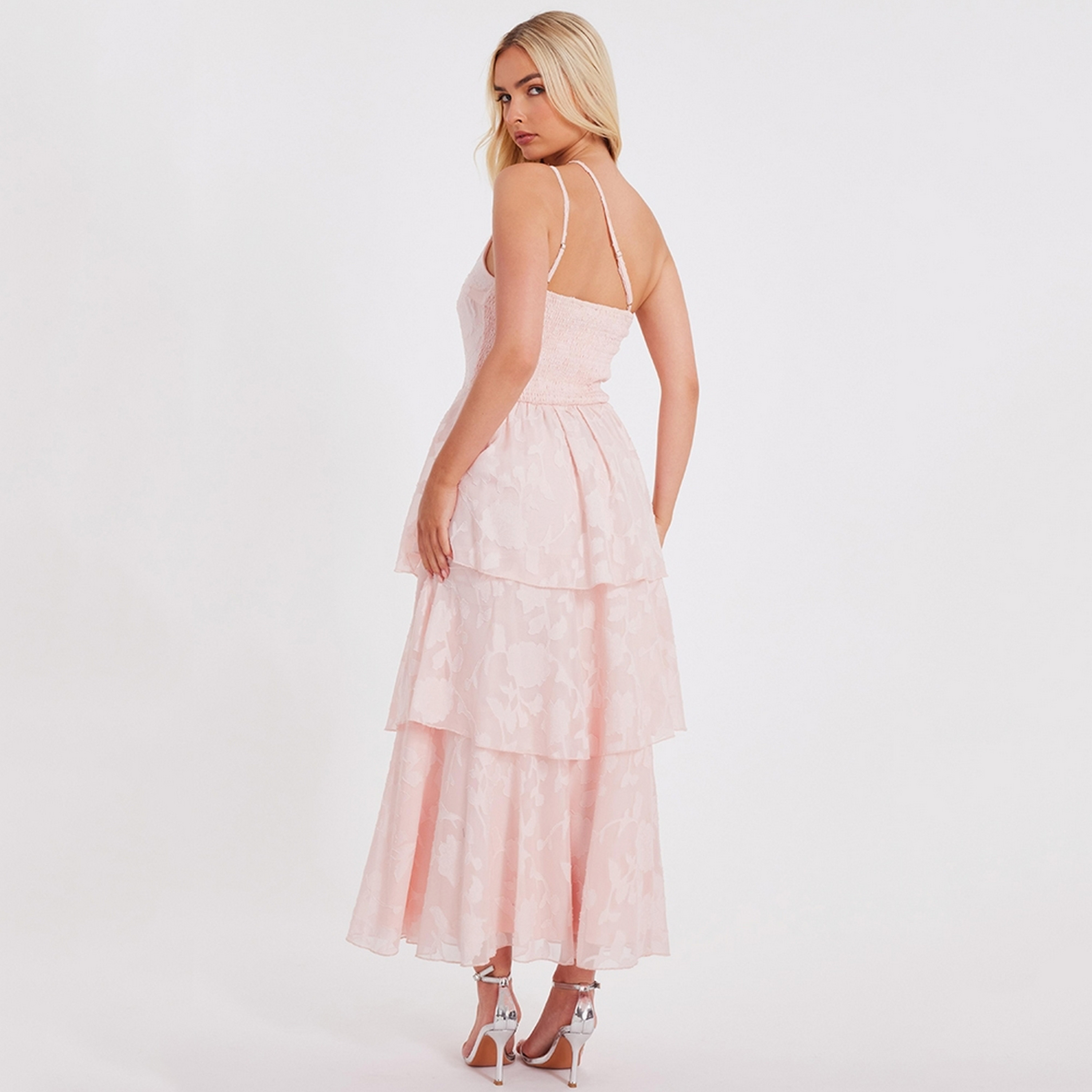 فستان ميدي نسائي وردي بطبقات مزمومة وجاكار وكتف واحد من كويز.-women-clothing-dresses-image-3