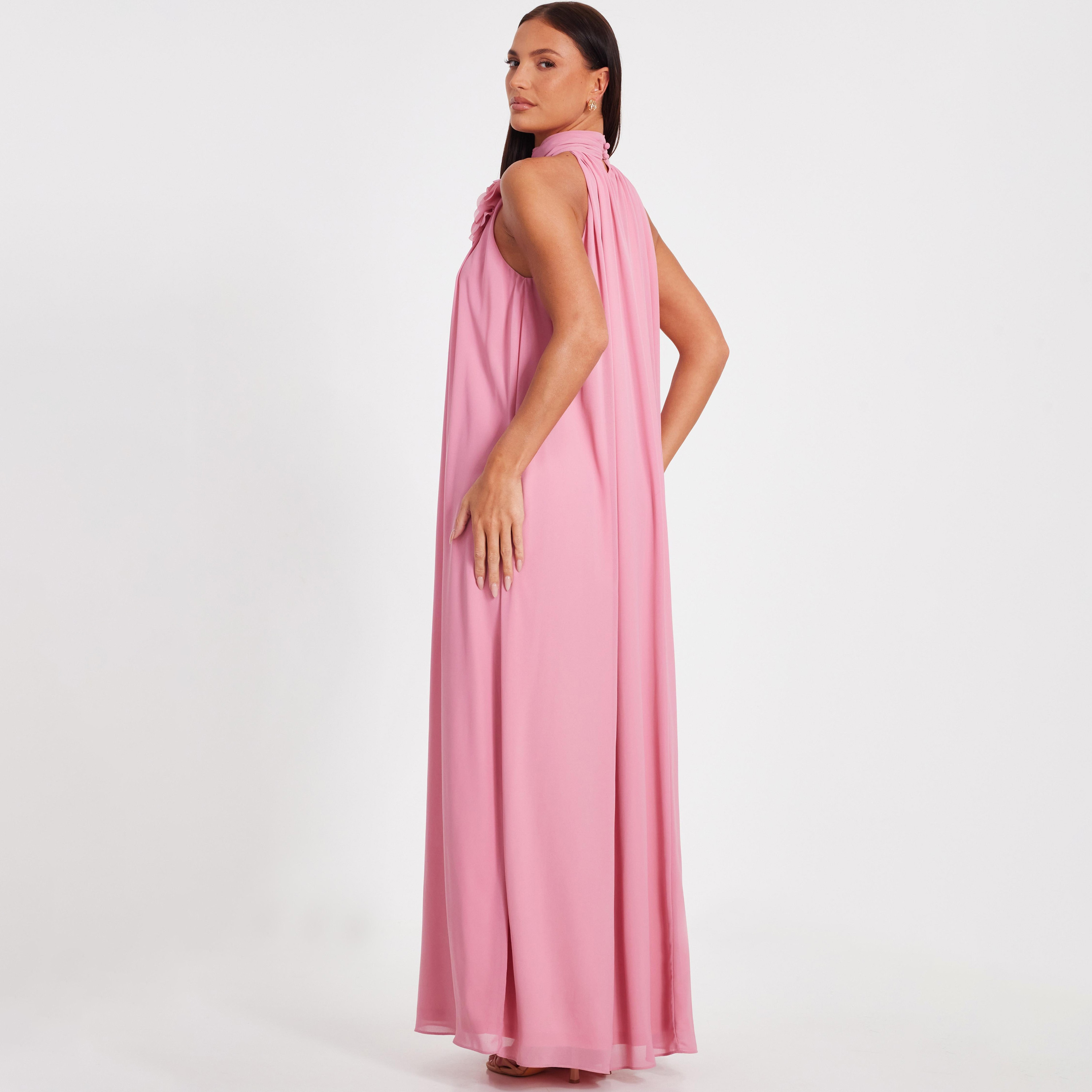 فستان ماكسي وردي اللون للنساء مع رقبة على شكل حرف V من الشيفون من كويز-women-clothing-dresses-image-3