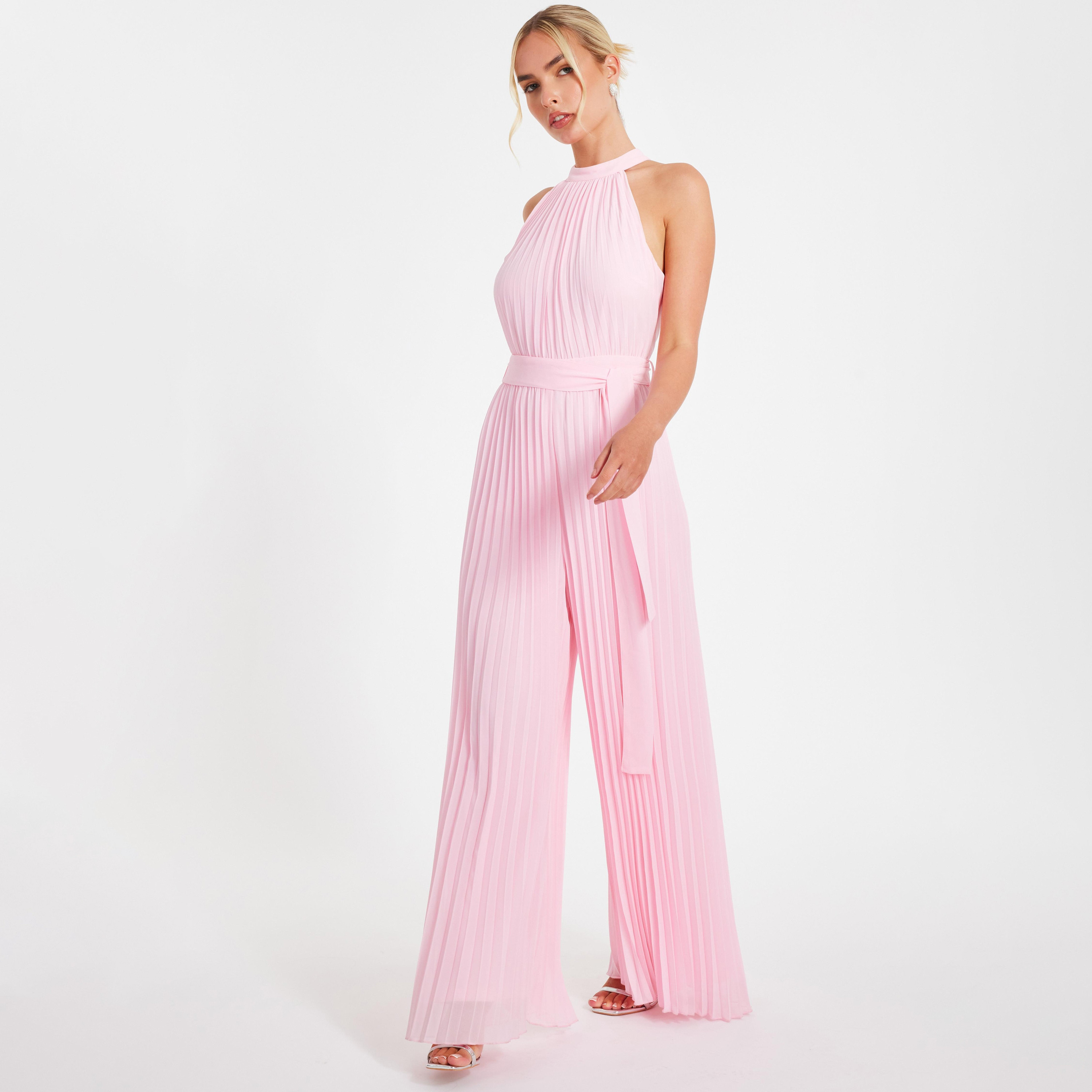 جمبسوت نسائي بتصميم مطوي من الشيفون بفتحة رقبة على شكل هالتر من كويز-women-clothing-jumpsuits-image-8
