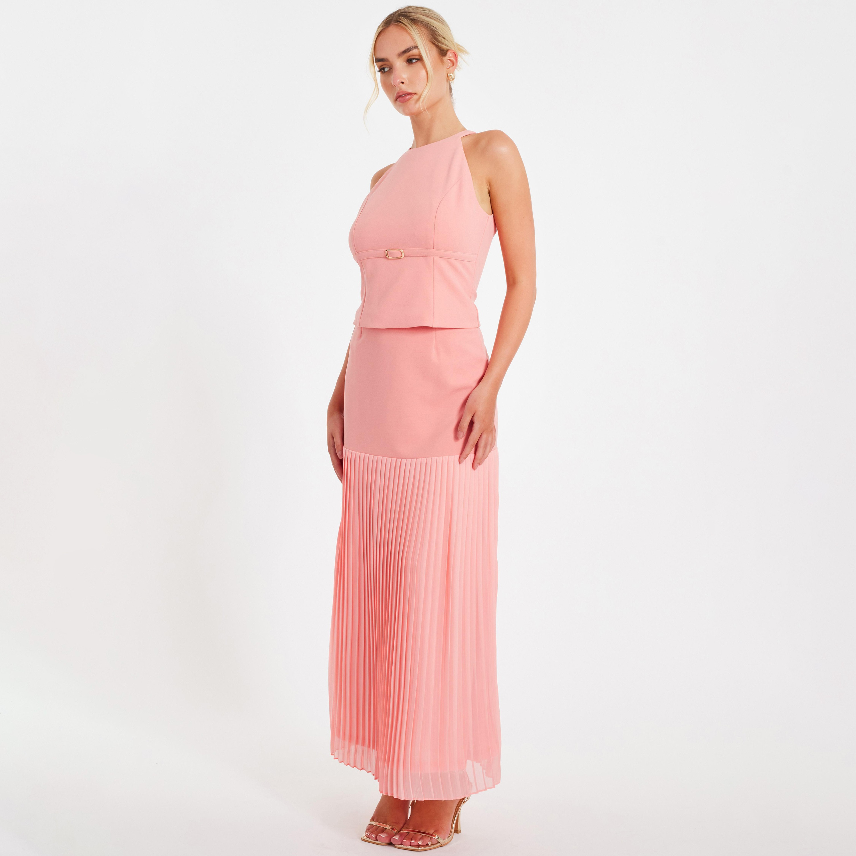 بلوزة نسائية قصيرة سكوبا كريب بفتحة رقبة على شكل حرف V باللون الوردي من كويز-women-clothing-shirtsandblouses-blouses-image-2