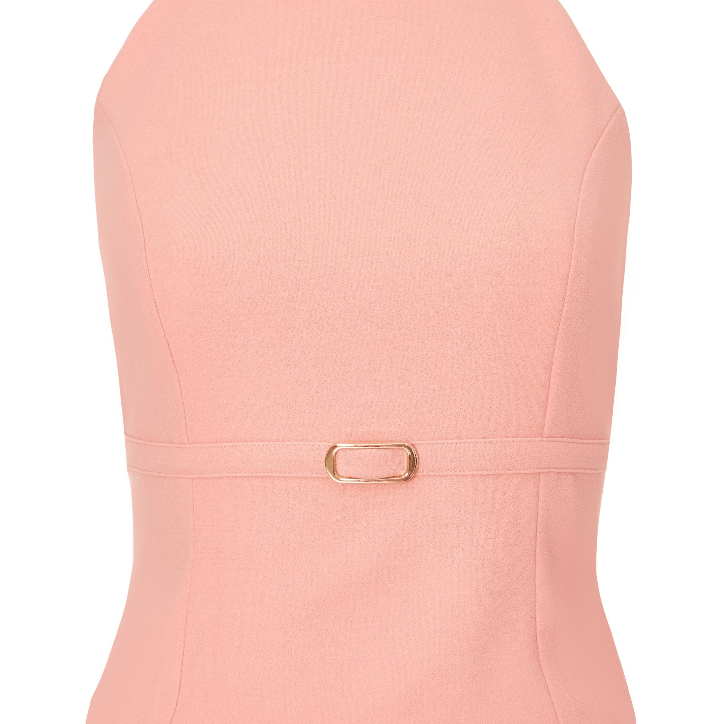 بلوزة نسائية قصيرة سكوبا كريب بفتحة رقبة على شكل حرف V باللون الوردي من كويز-women-clothing-shirtsandblouses-blouses-image-6
