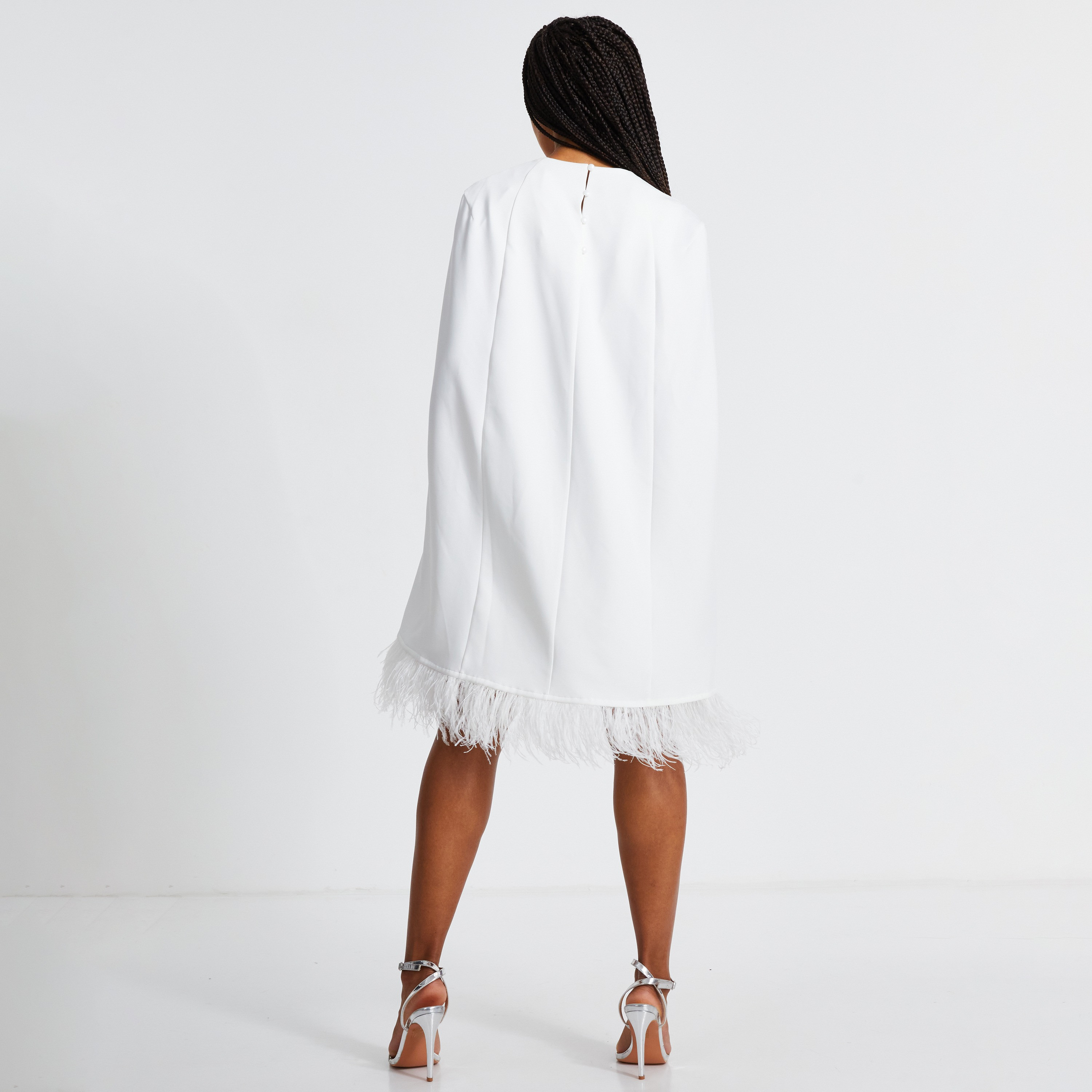 فستان كريب أبيض قصير بأكمام قصيرة للنساء من كويز-women-clothing-dresses-image-1