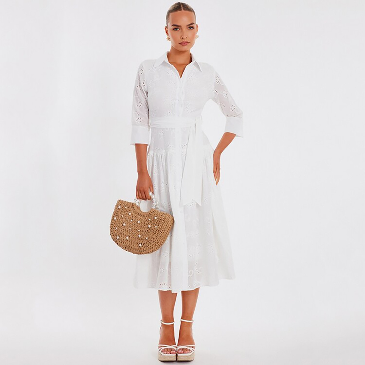 فستان ميدي نسائي أبيض بتصميم قميص وياقة وأكمام بأساور من قماش شيفلي من كويز.-women-clothing-dresses-image-1