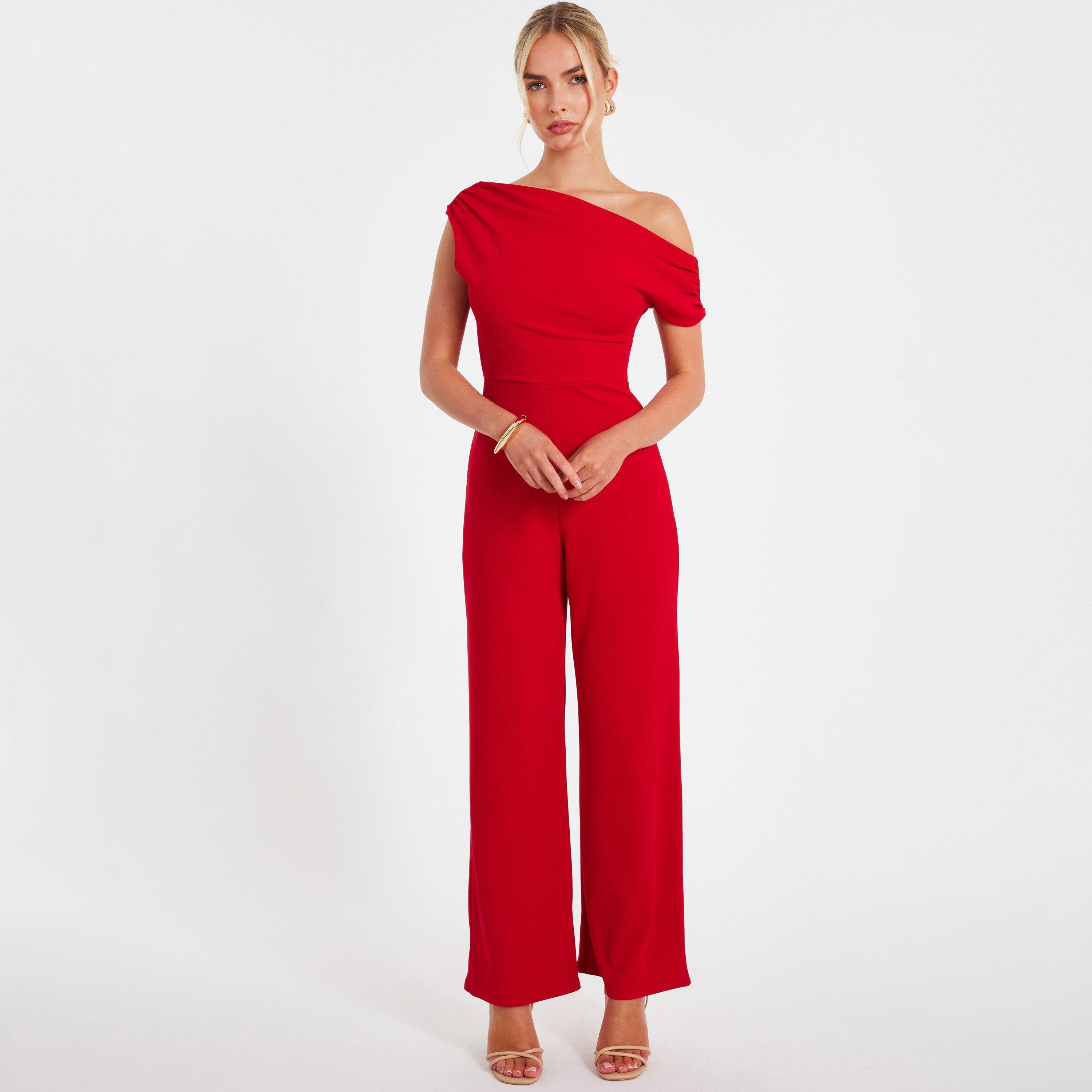 جمبسوت نسائي أحمر سكوبا كريب بكتف واحد من كويز-women-clothing-jumpsuits-image-1