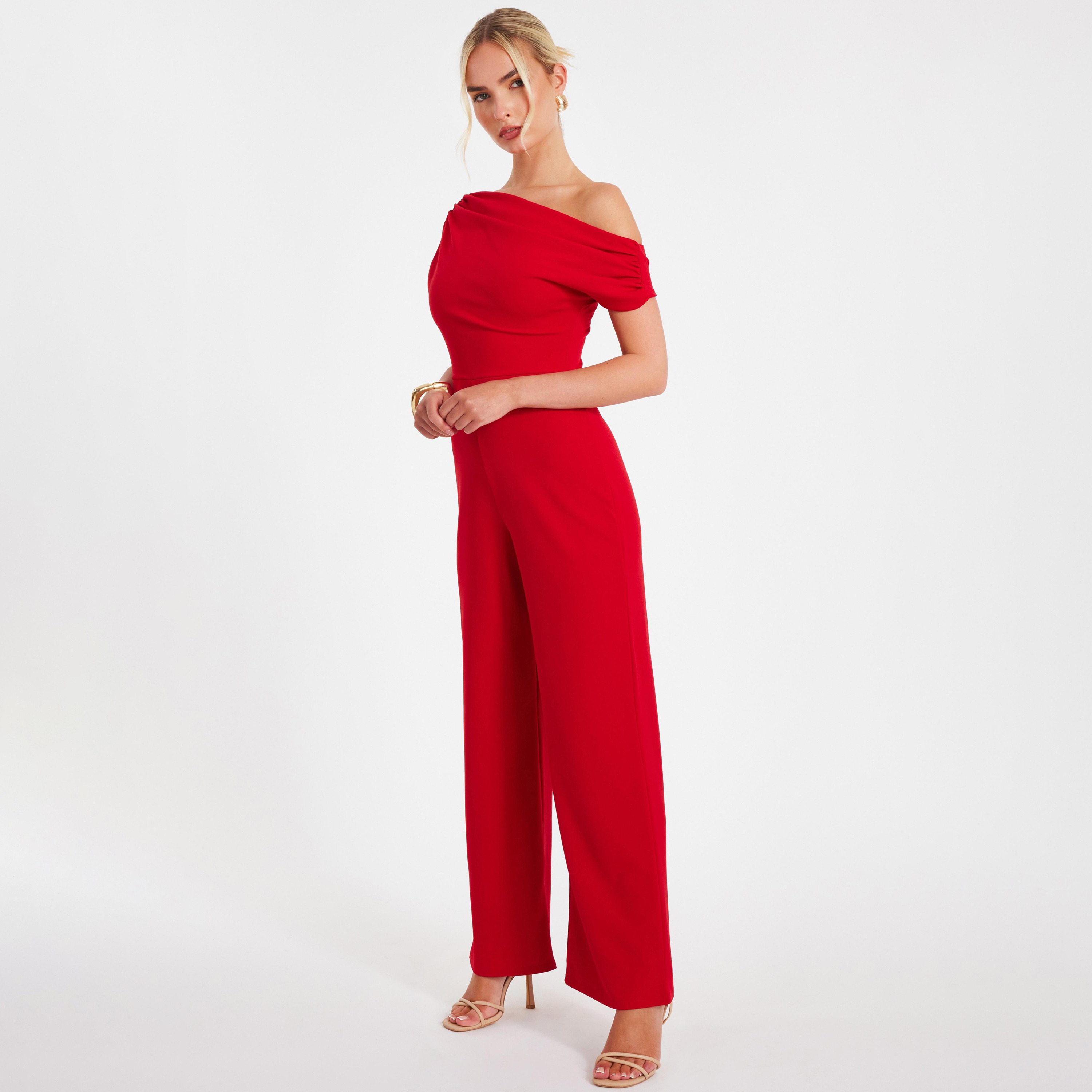 جمبسوت نسائي أحمر سكوبا كريب بكتف واحد من كويز-women-clothing-jumpsuits-image-2