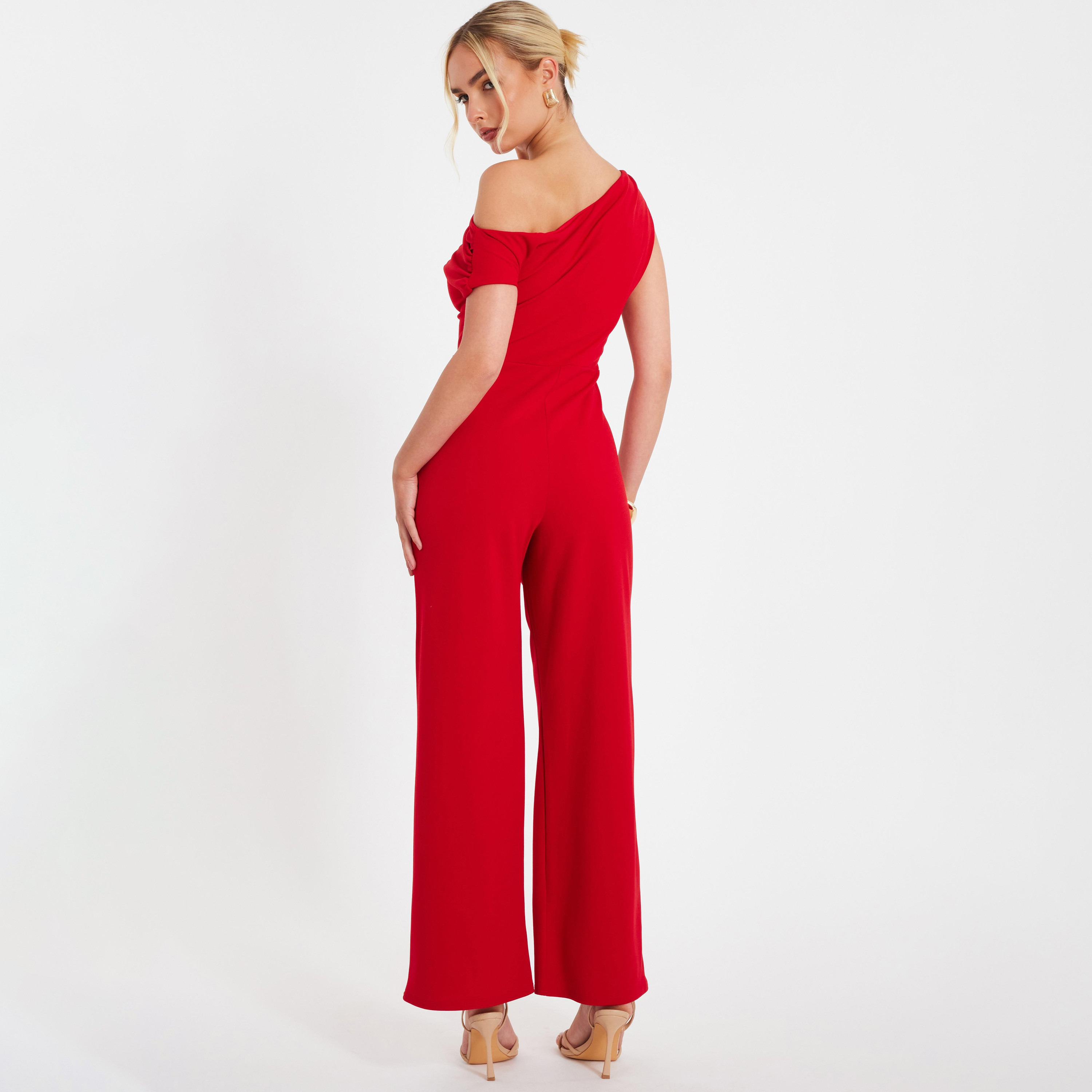 جمبسوت نسائي أحمر سكوبا كريب بكتف واحد من كويز-women-clothing-jumpsuits-image-3