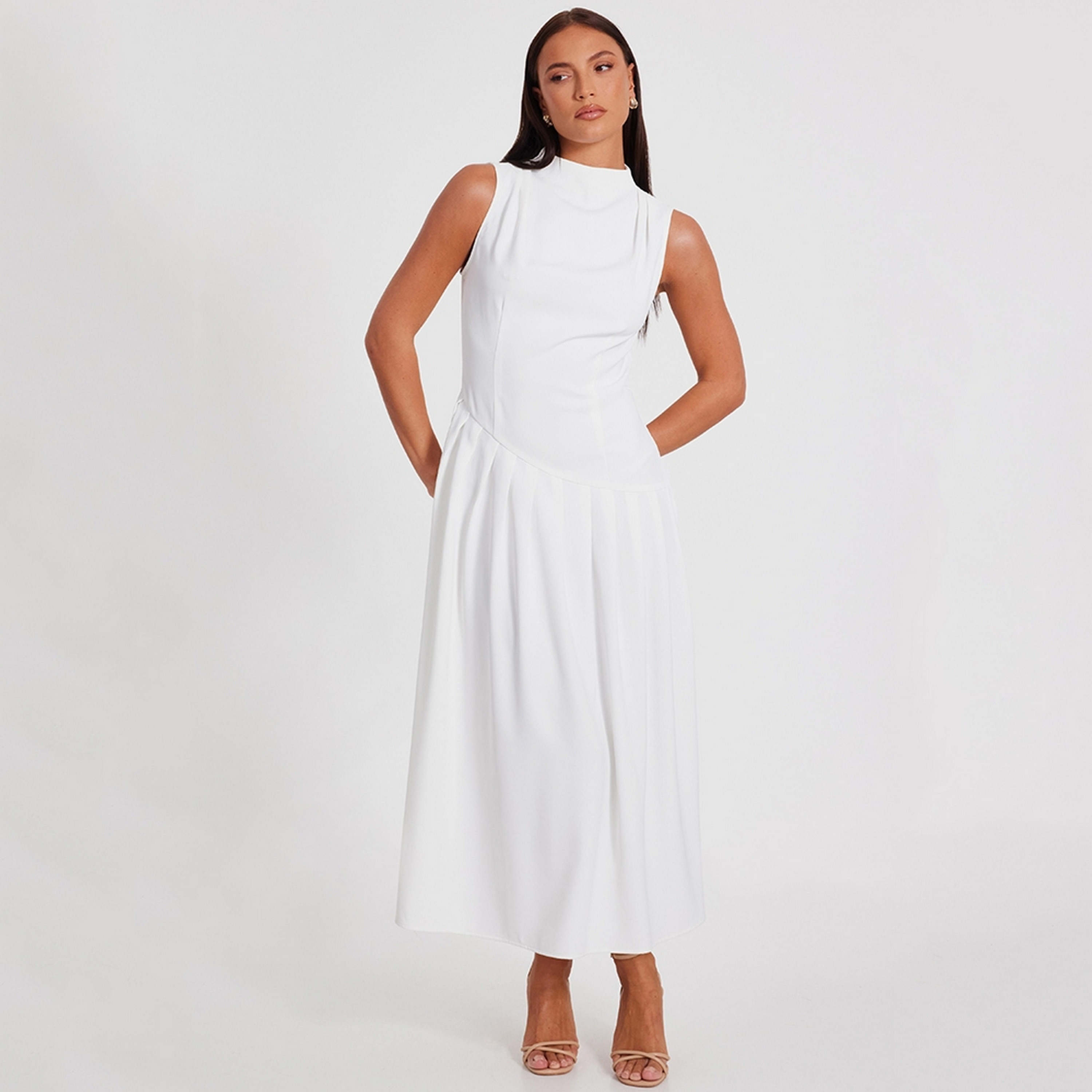 فستان ميدي نسائي أبيض مطوي برقبة عالية من كويز.-women-clothing-dresses-image-1