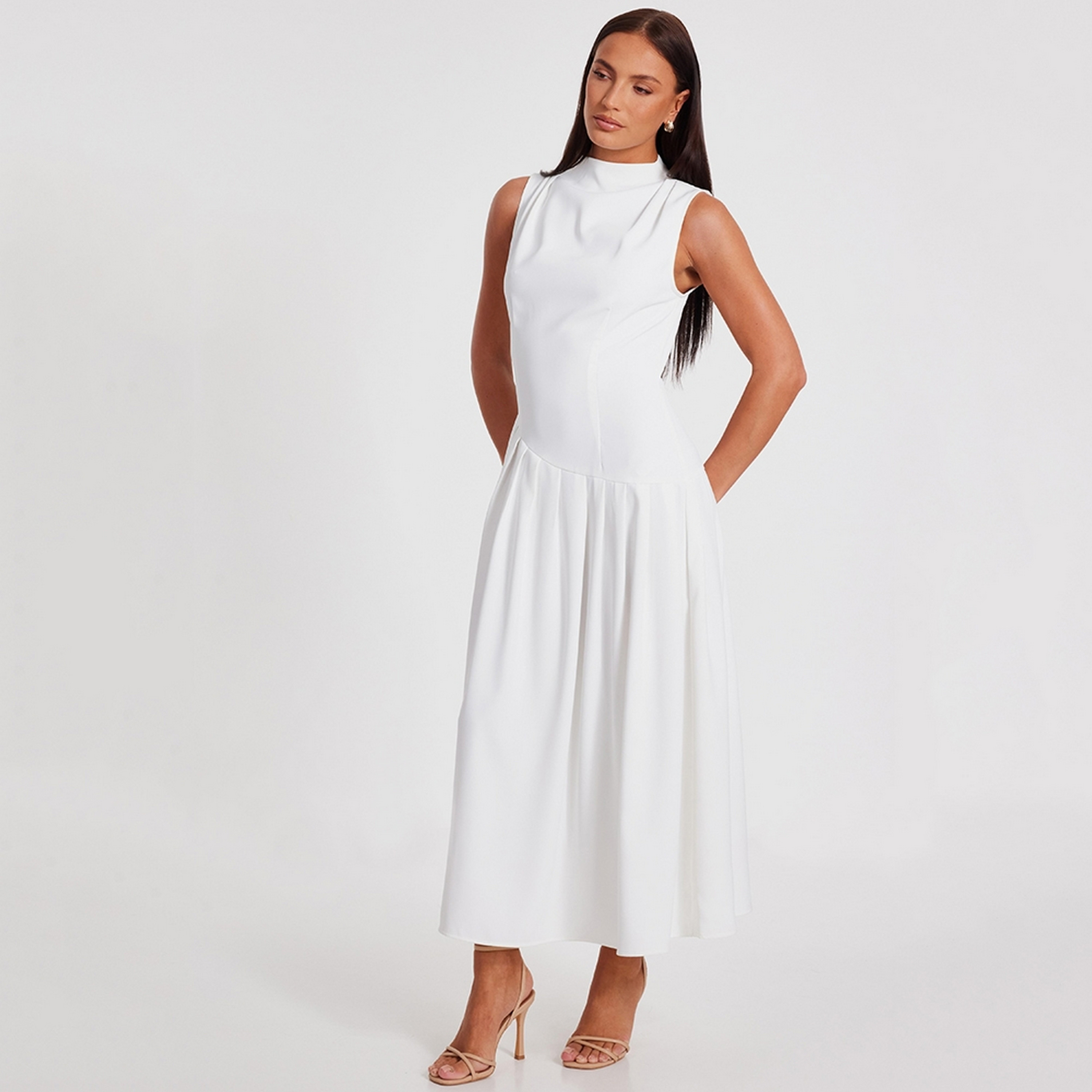 فستان ميدي نسائي أبيض مطوي برقبة عالية من كويز.-women-clothing-dresses-image-2